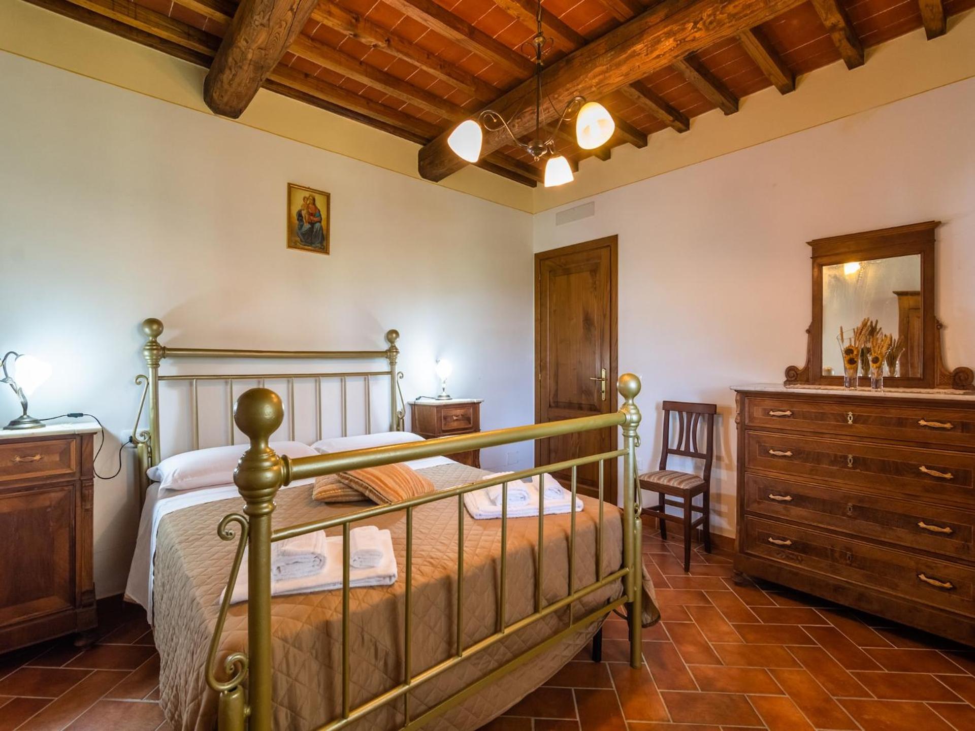 Farmhouse in Tuscany with Panoramic Pool - Photo 27