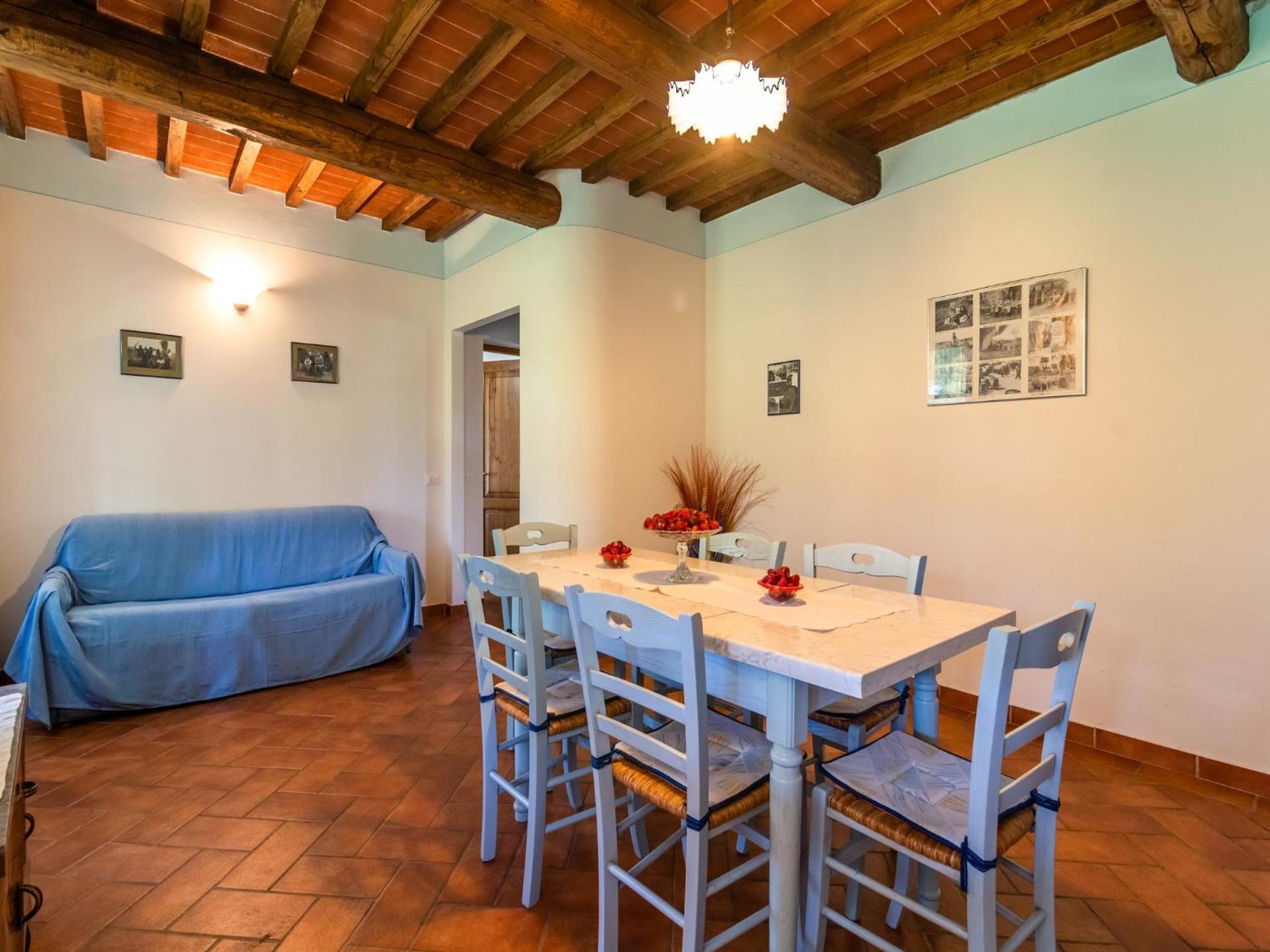 Farmhouse in Tuscany with Panoramic Pool - Photo 25