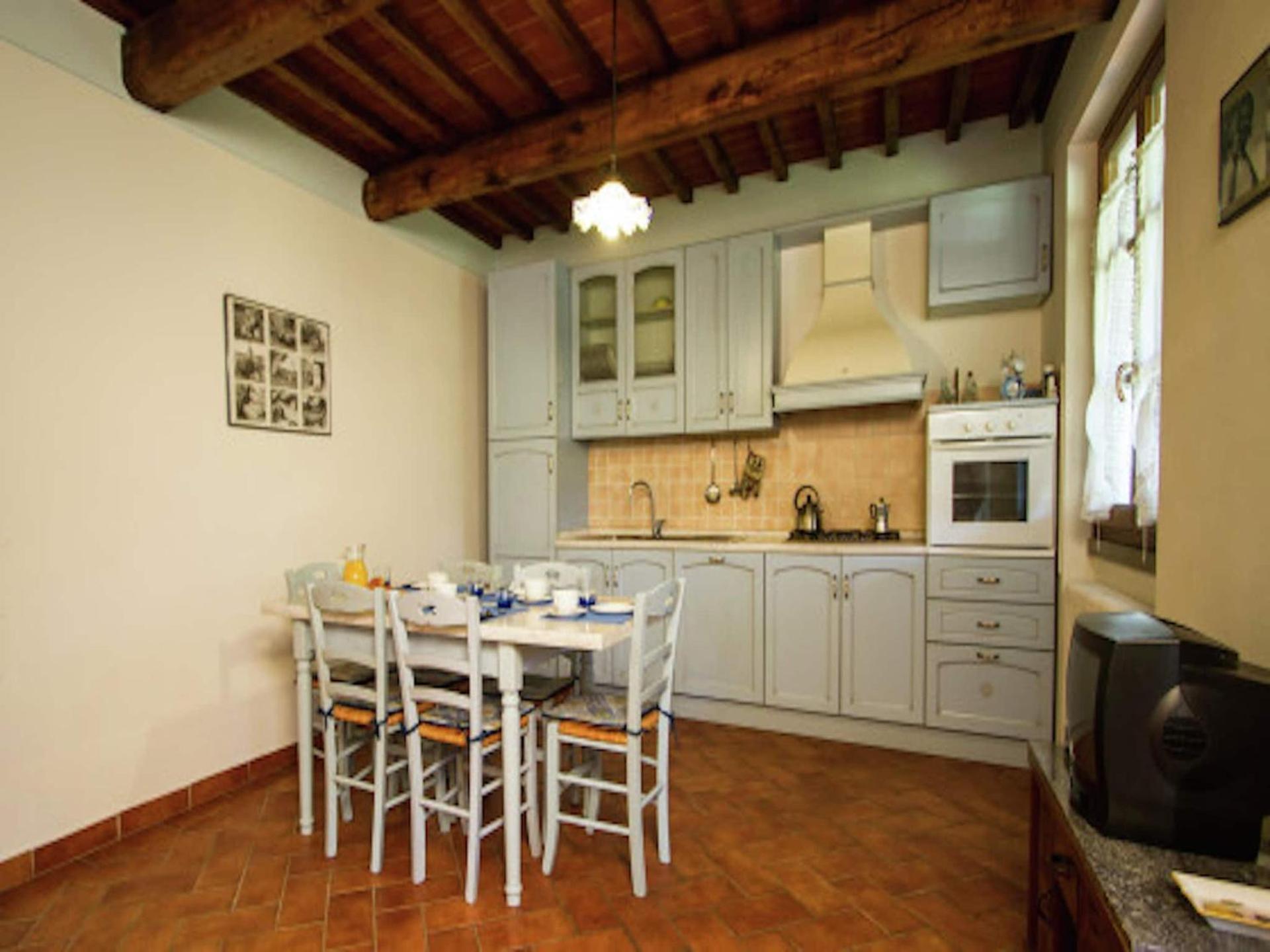 Farmhouse in Tuscany with Panoramic Pool - Photo 33