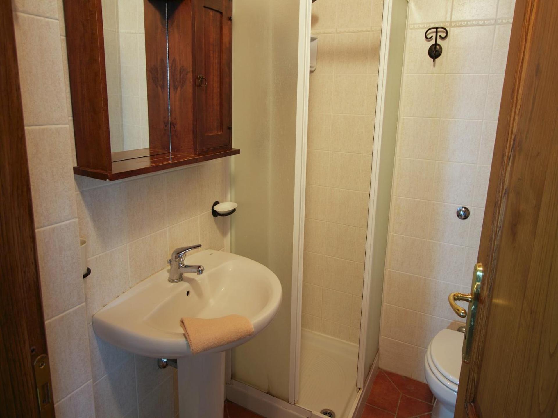 Farmhouse in Tuscany with Panoramic Pool - Photo 32