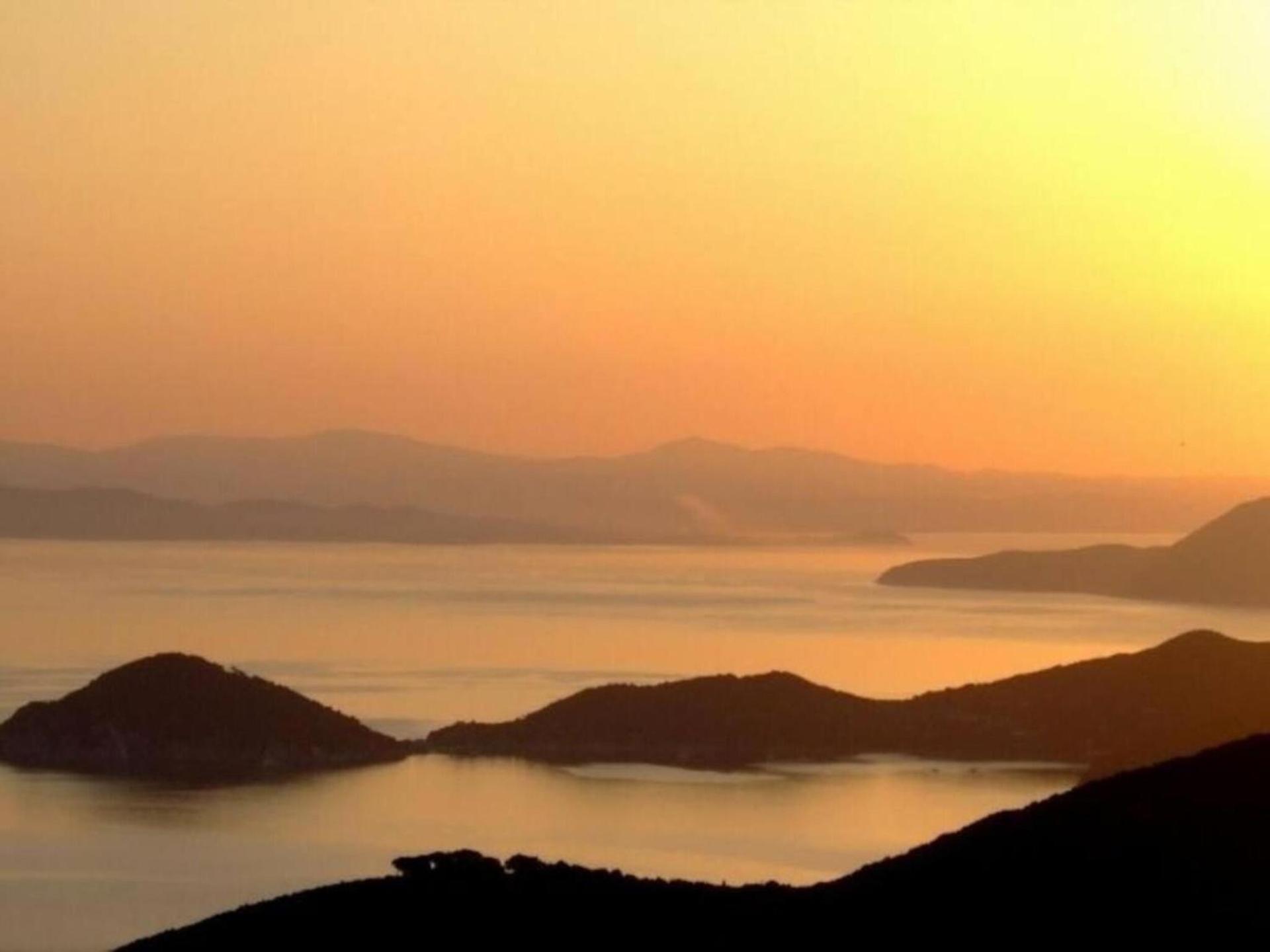 Farmhouse in Tuscany with Panoramic Pool - Photo 16