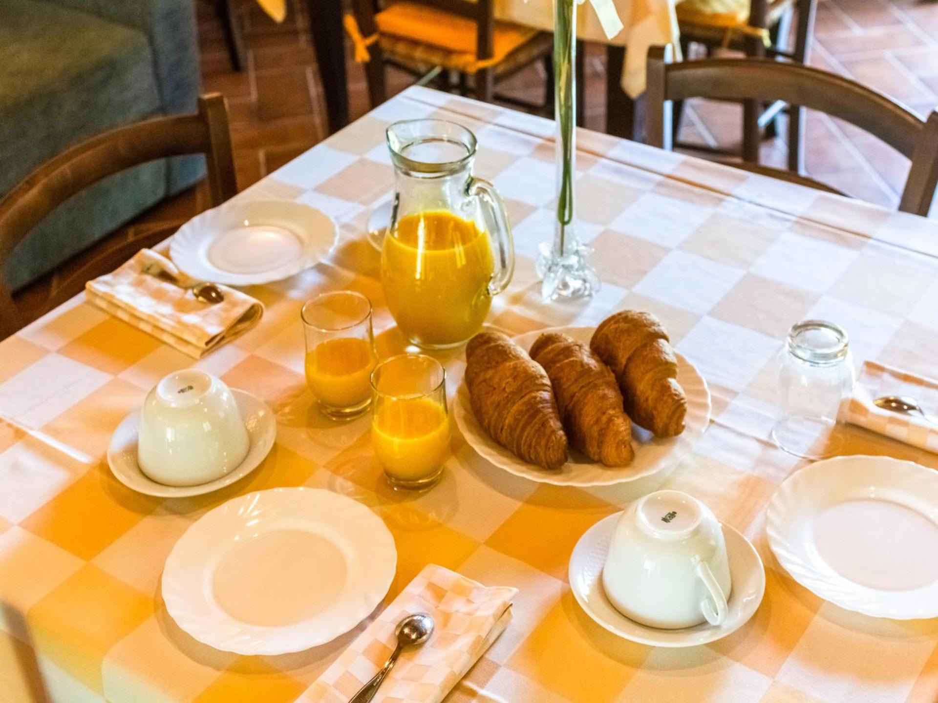 Farmhouse in Tuscany with Panoramic Pool - Photo 14