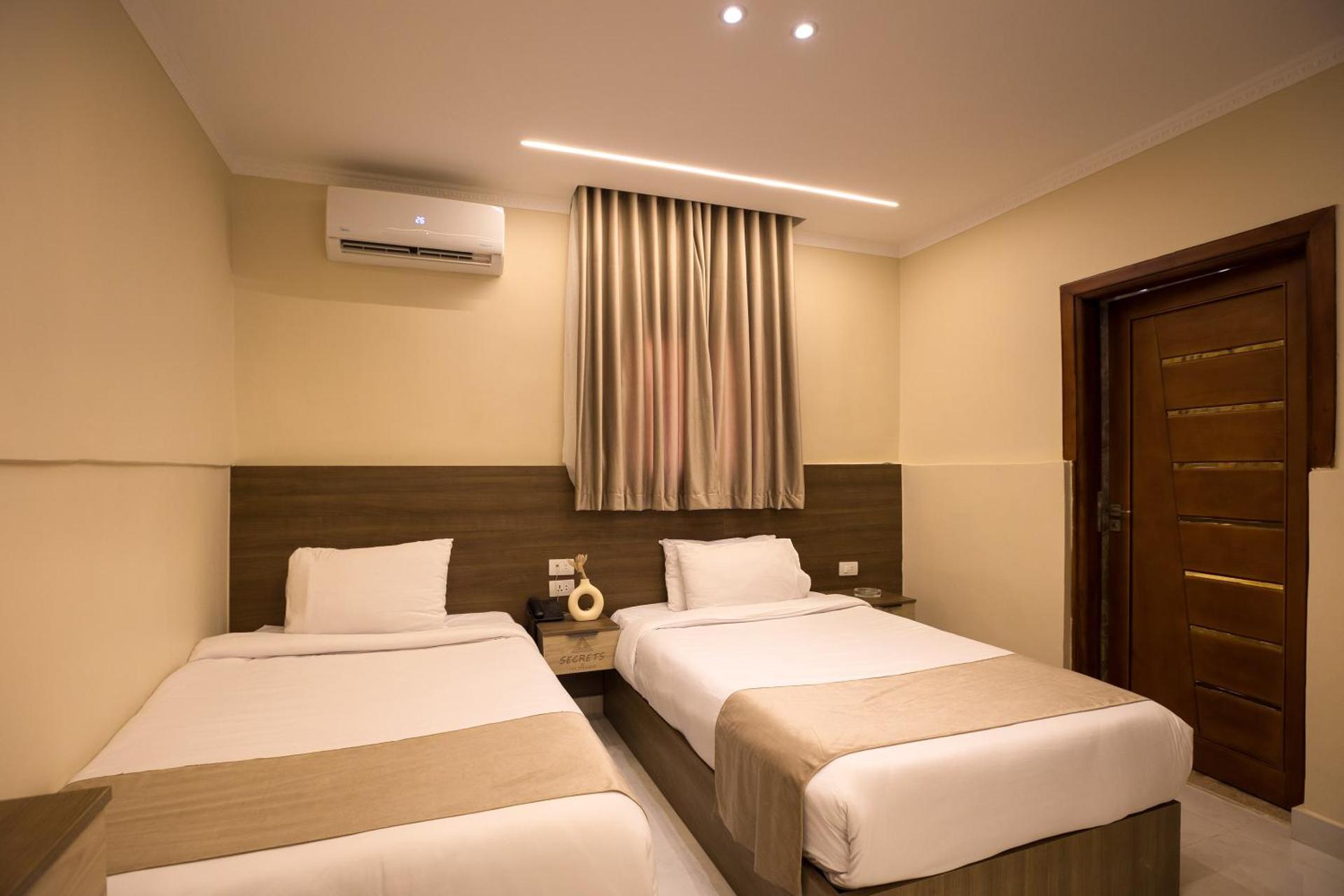 Superior Double or Twin Room with City View - Photo 2