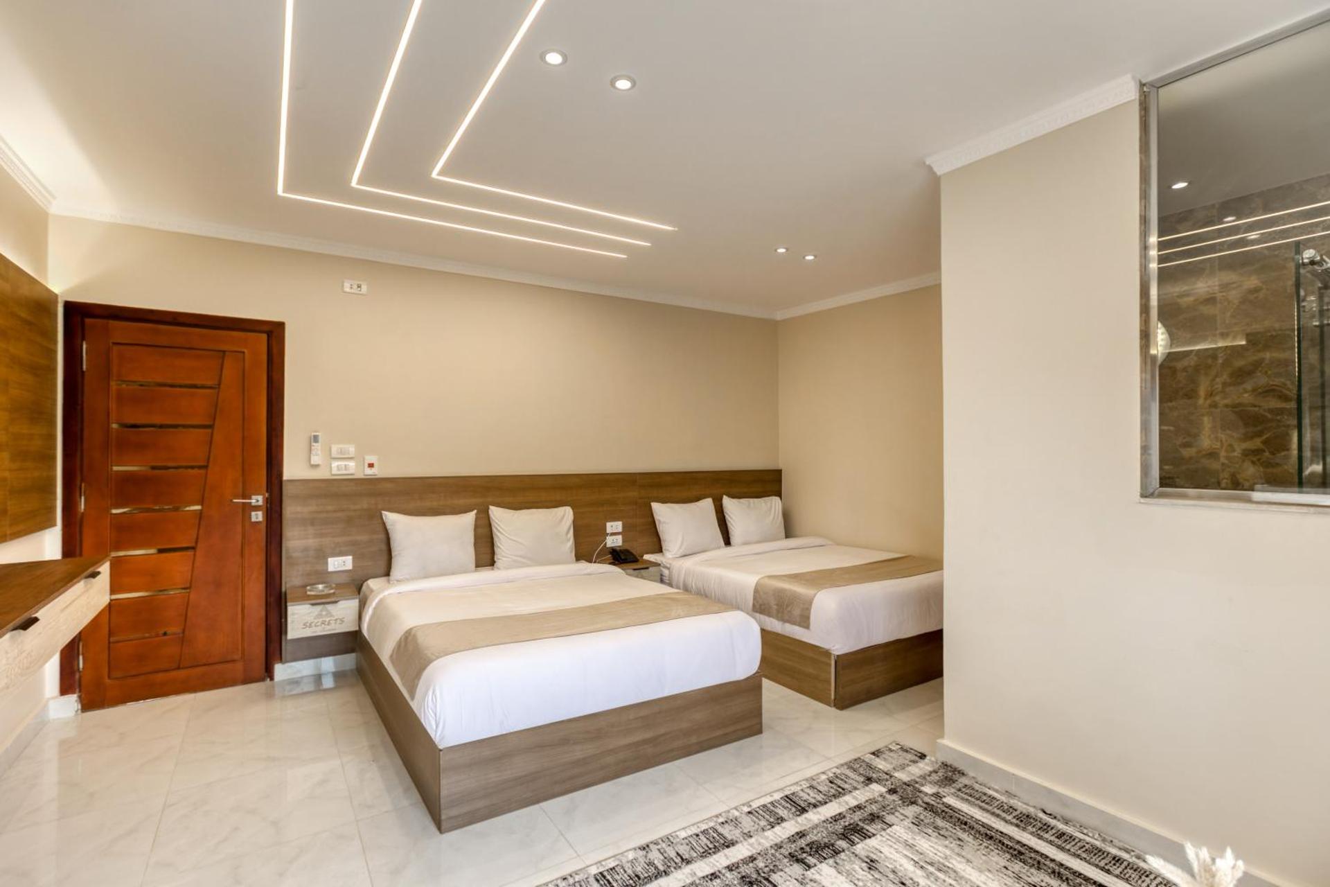 Superior Family Room - Photo 4