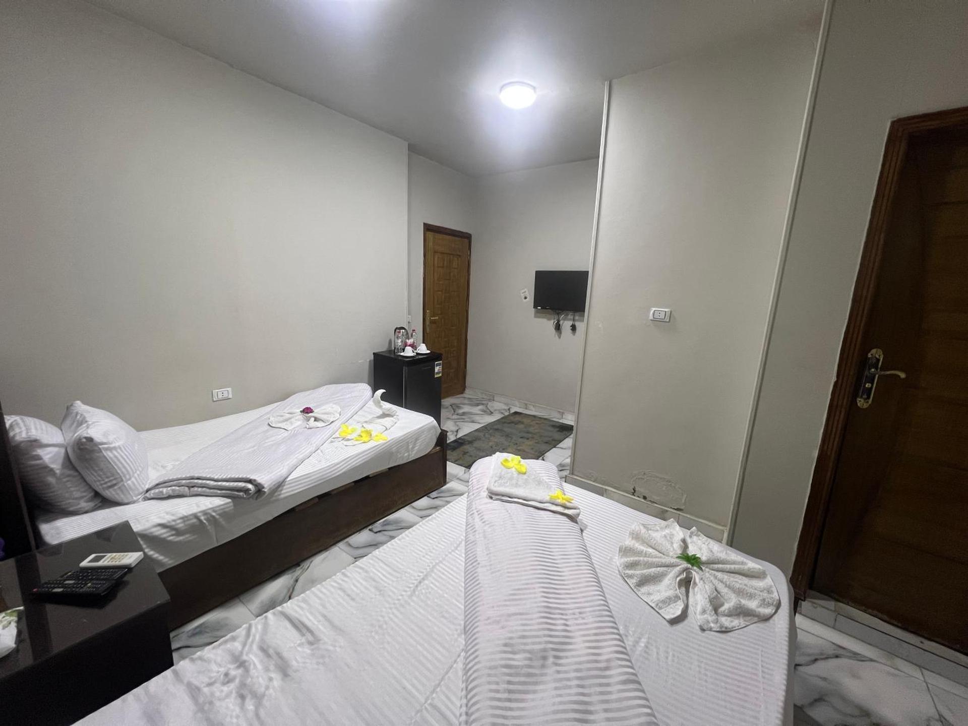 Osiris pyramids - Photo 78