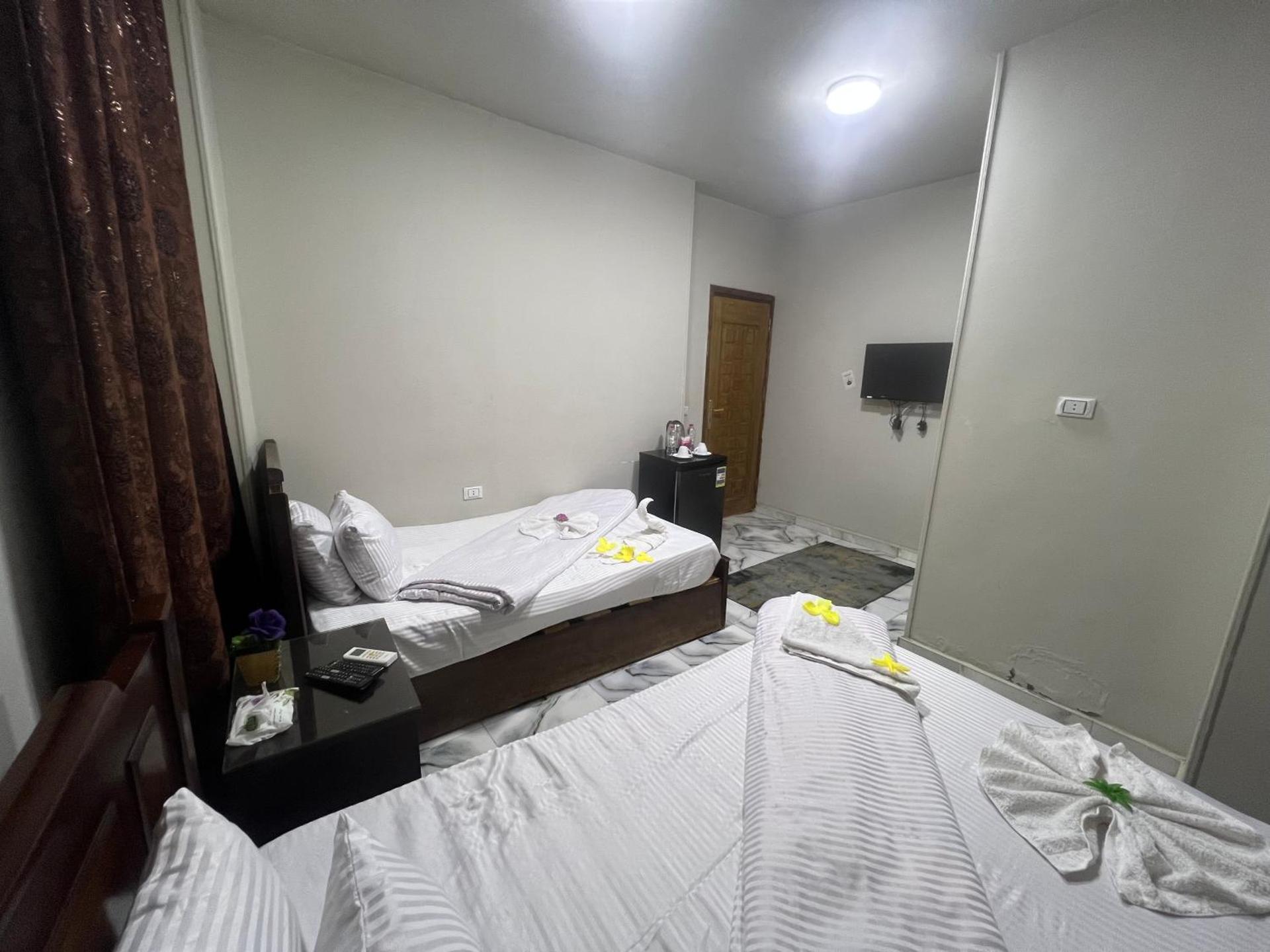 Osiris pyramids - Photo 77