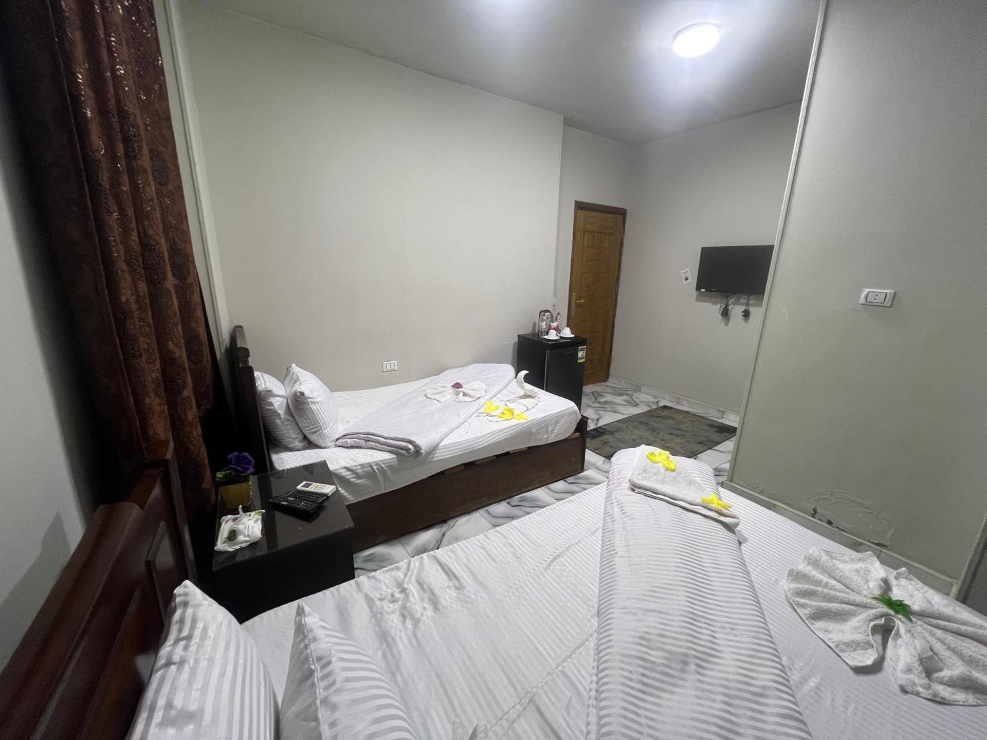 Osiris pyramids - Photo 76