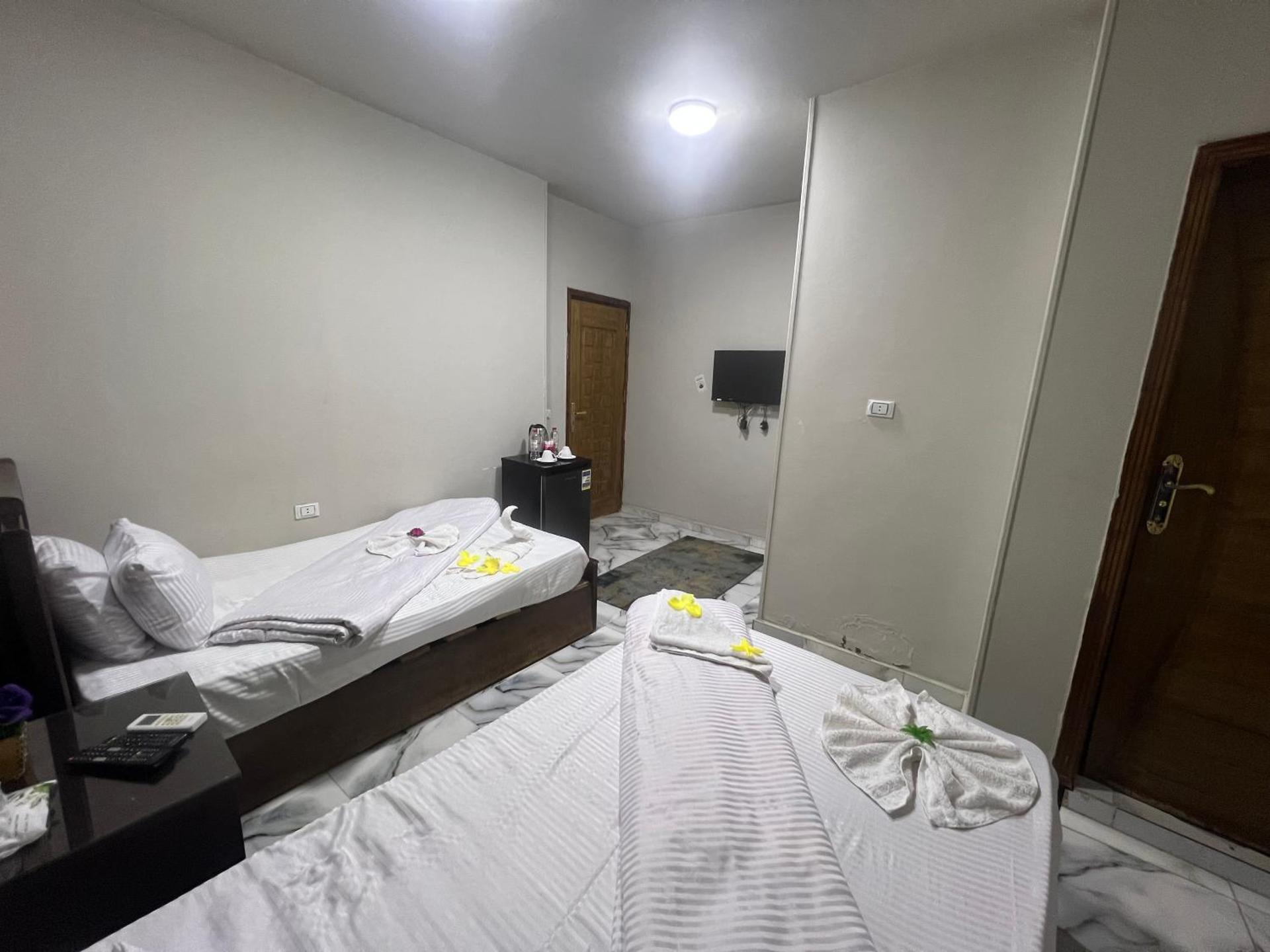 Osiris pyramids - Photo 80