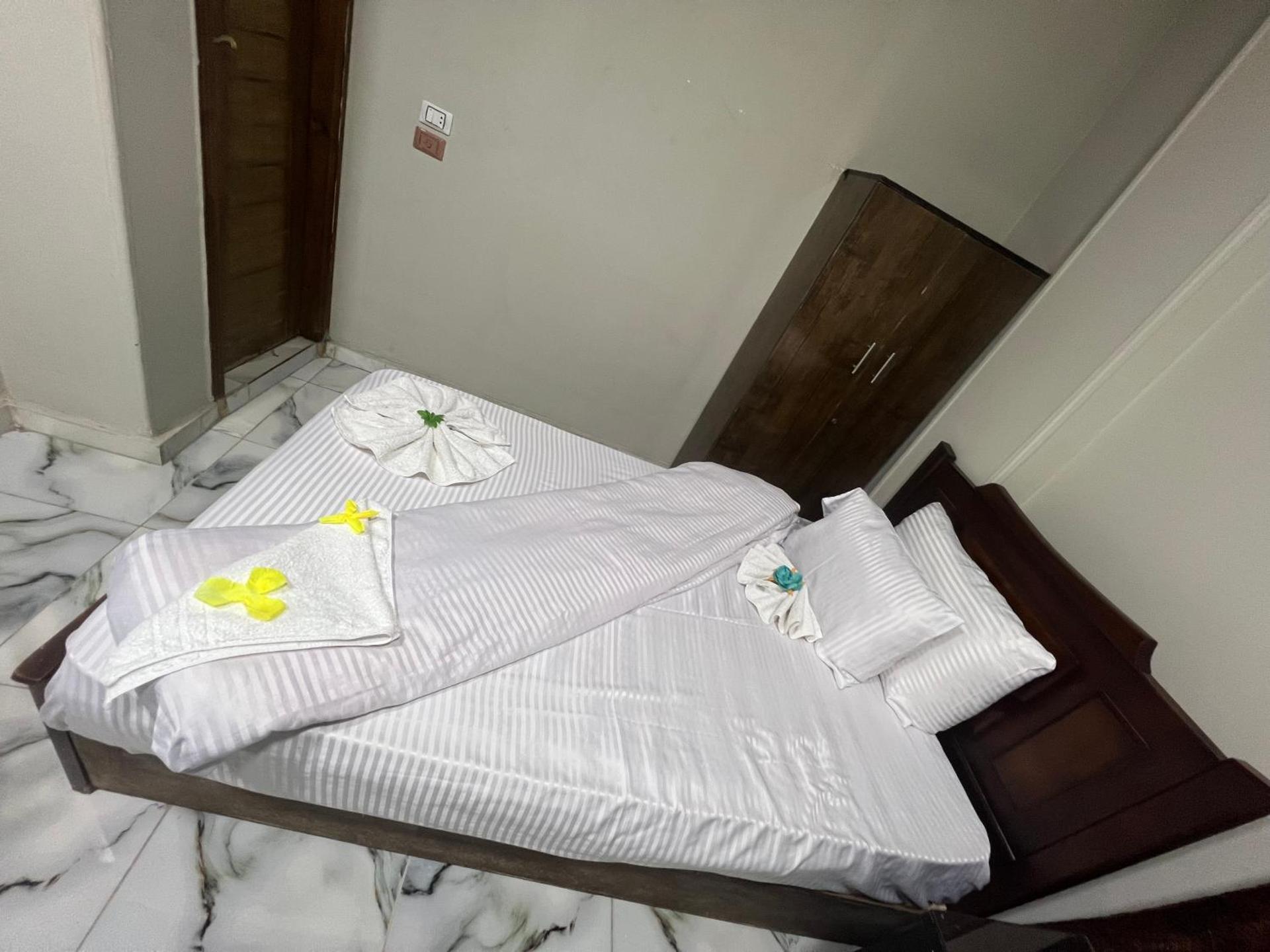 Osiris pyramids - Photo 81