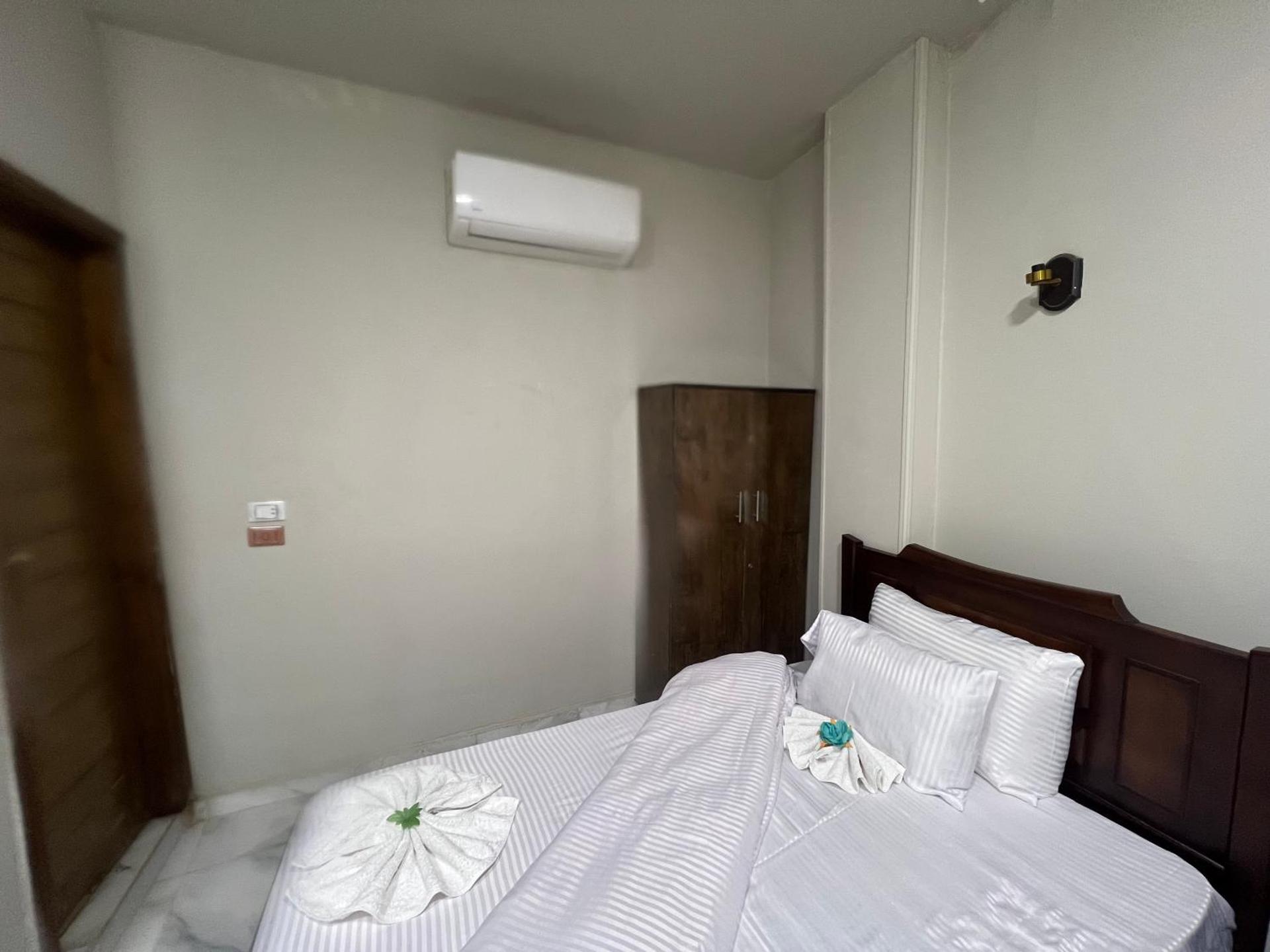 Osiris pyramids - Photo 82