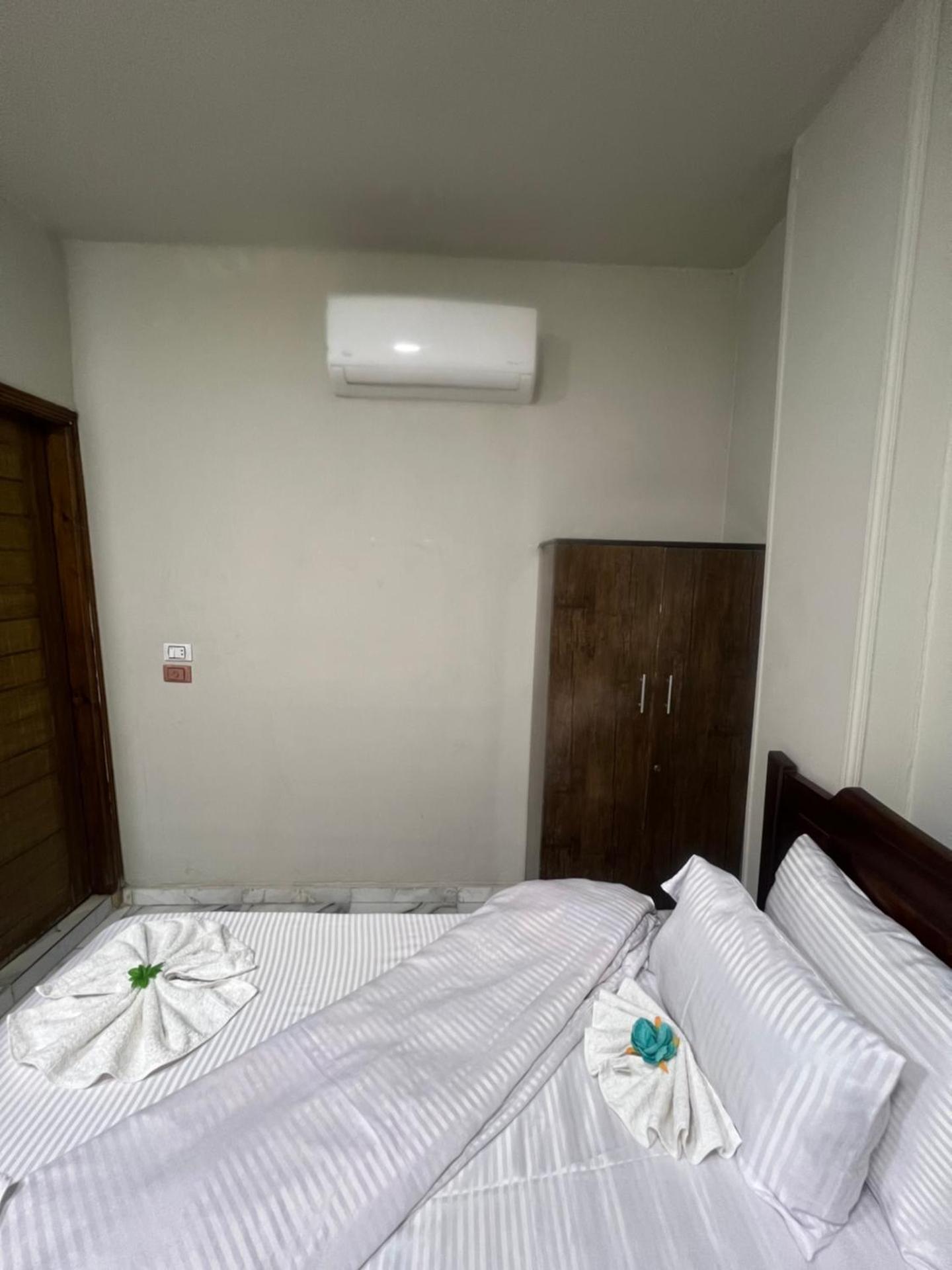 Osiris pyramids - Photo 86