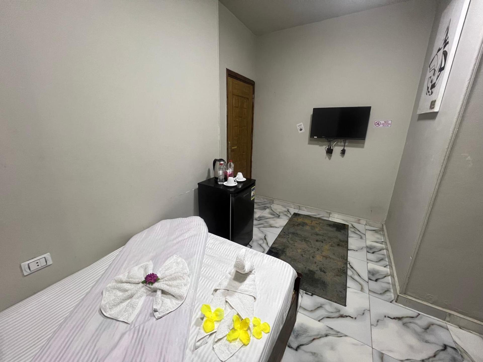 Osiris pyramids - Photo 85