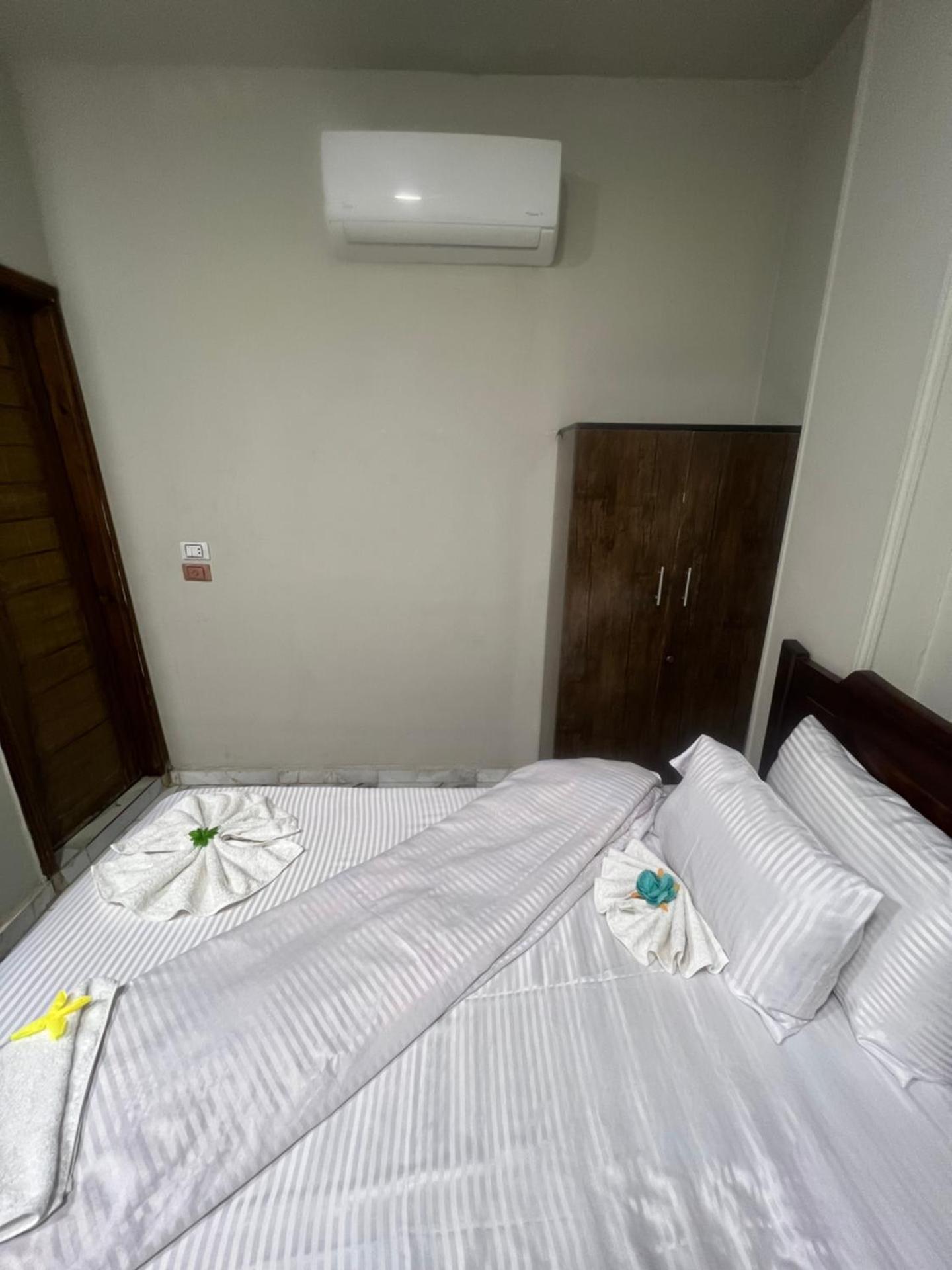 Osiris pyramids - Photo 84