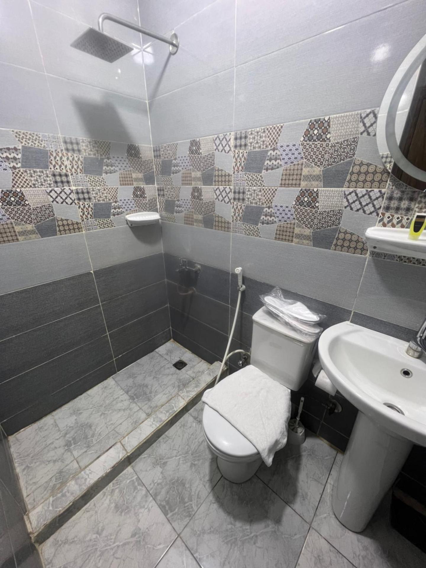 Osiris pyramids - Photo 48