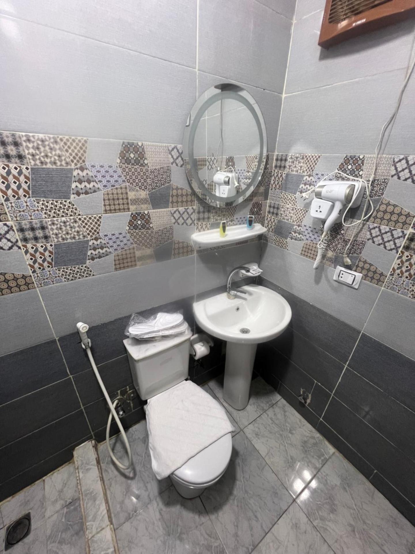 Osiris pyramids - Photo 92