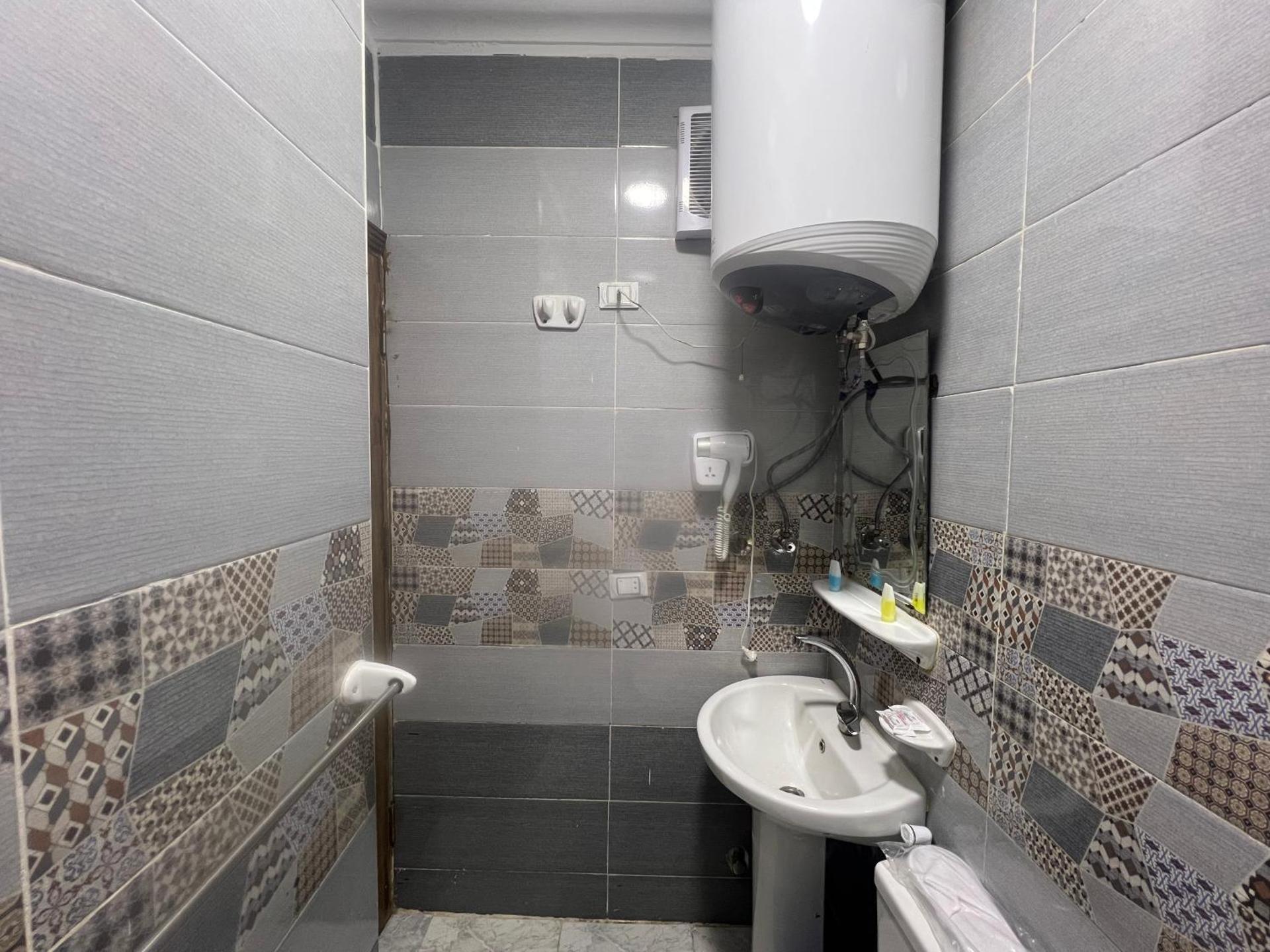 Osiris pyramids - Photo 8