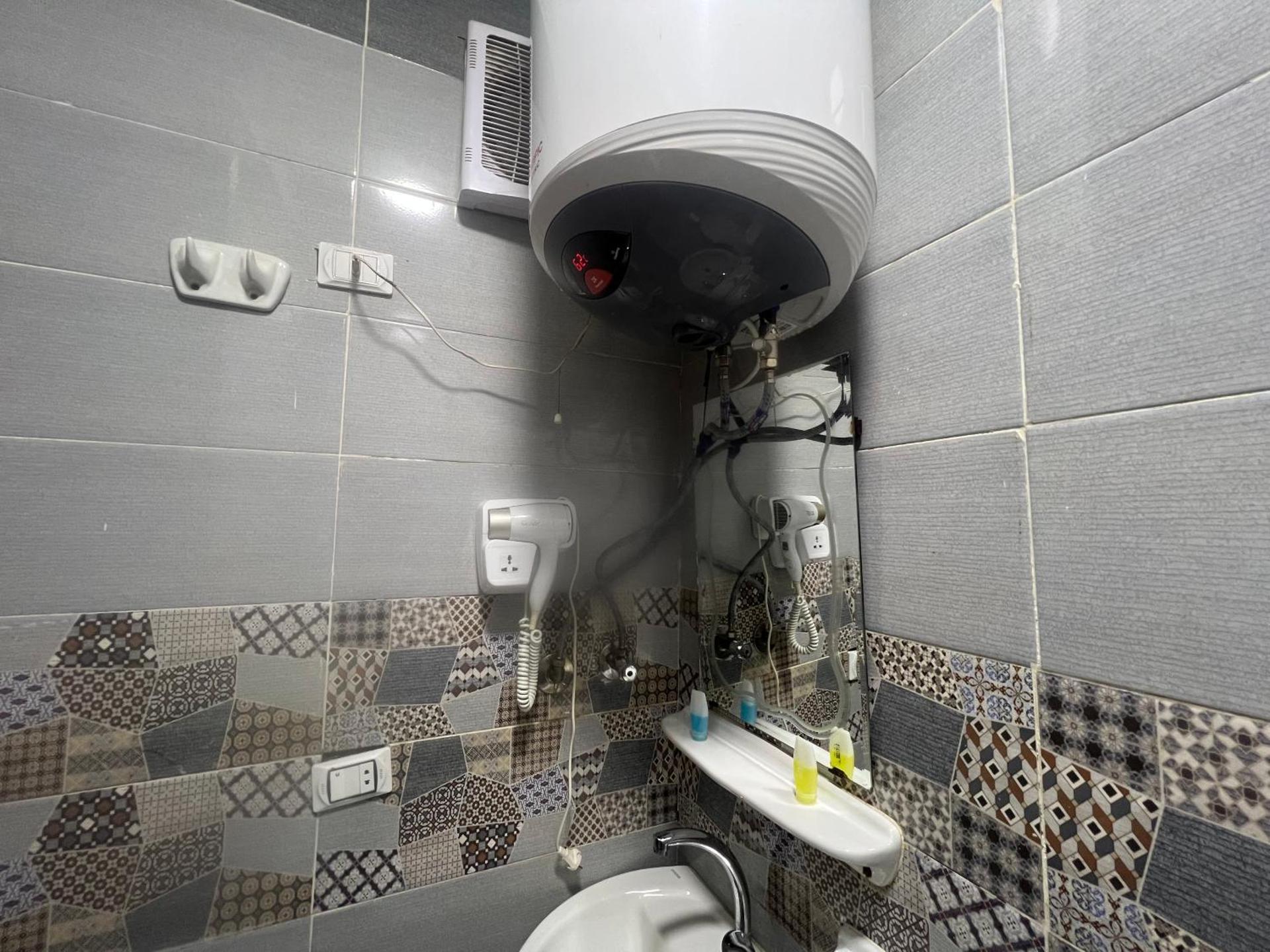 Osiris pyramids - Photo 11