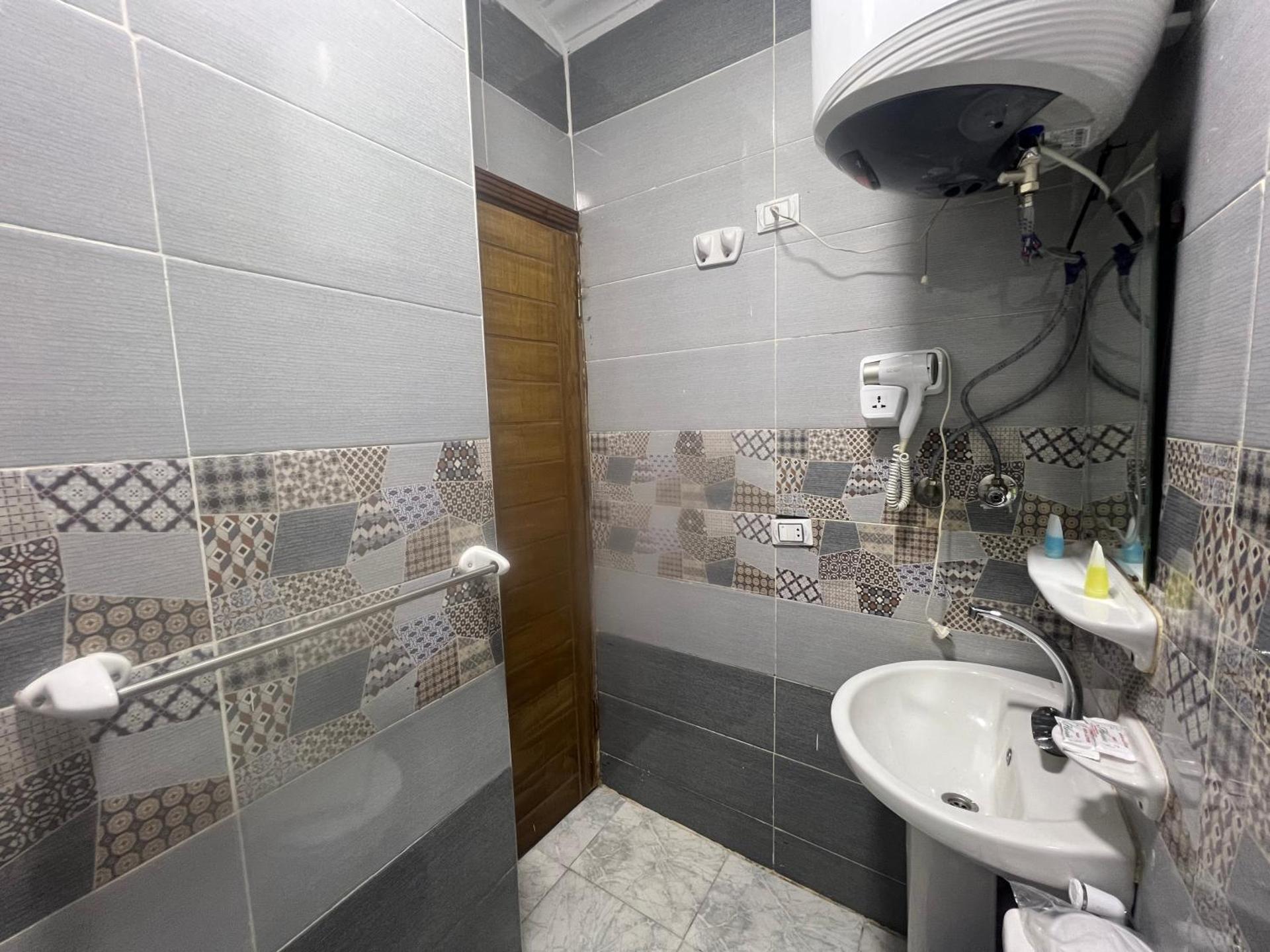 Osiris pyramids - Photo 10