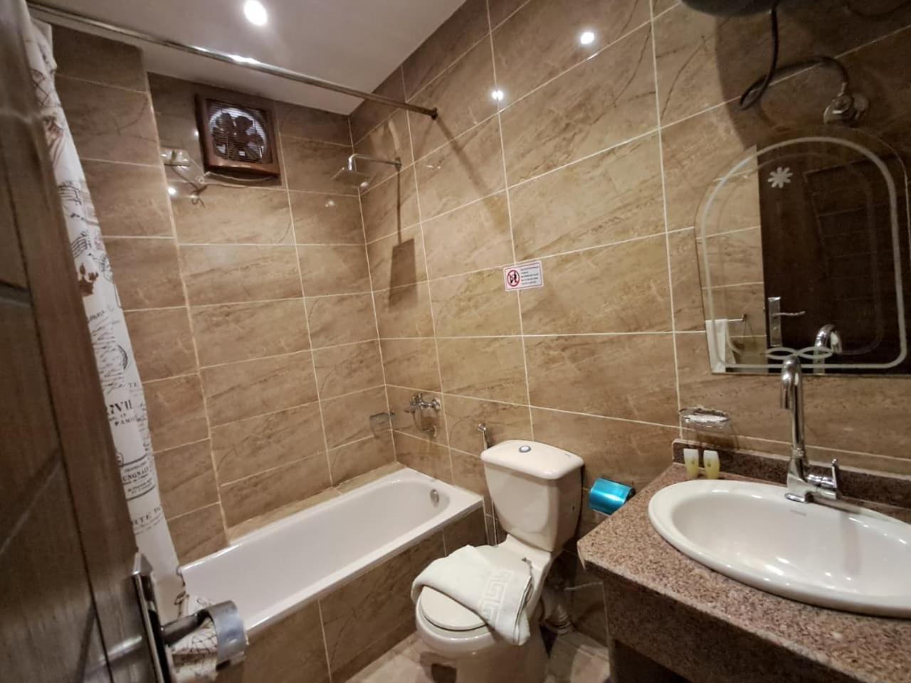 The Great Golden Pyramid - Photo 8