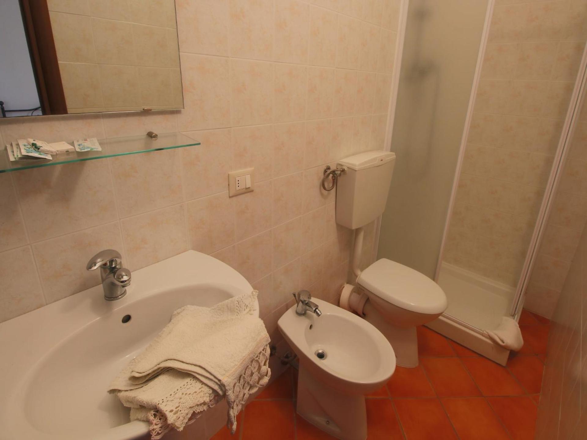 Mansion in Apecchio near Lake and Pool - Photo 29