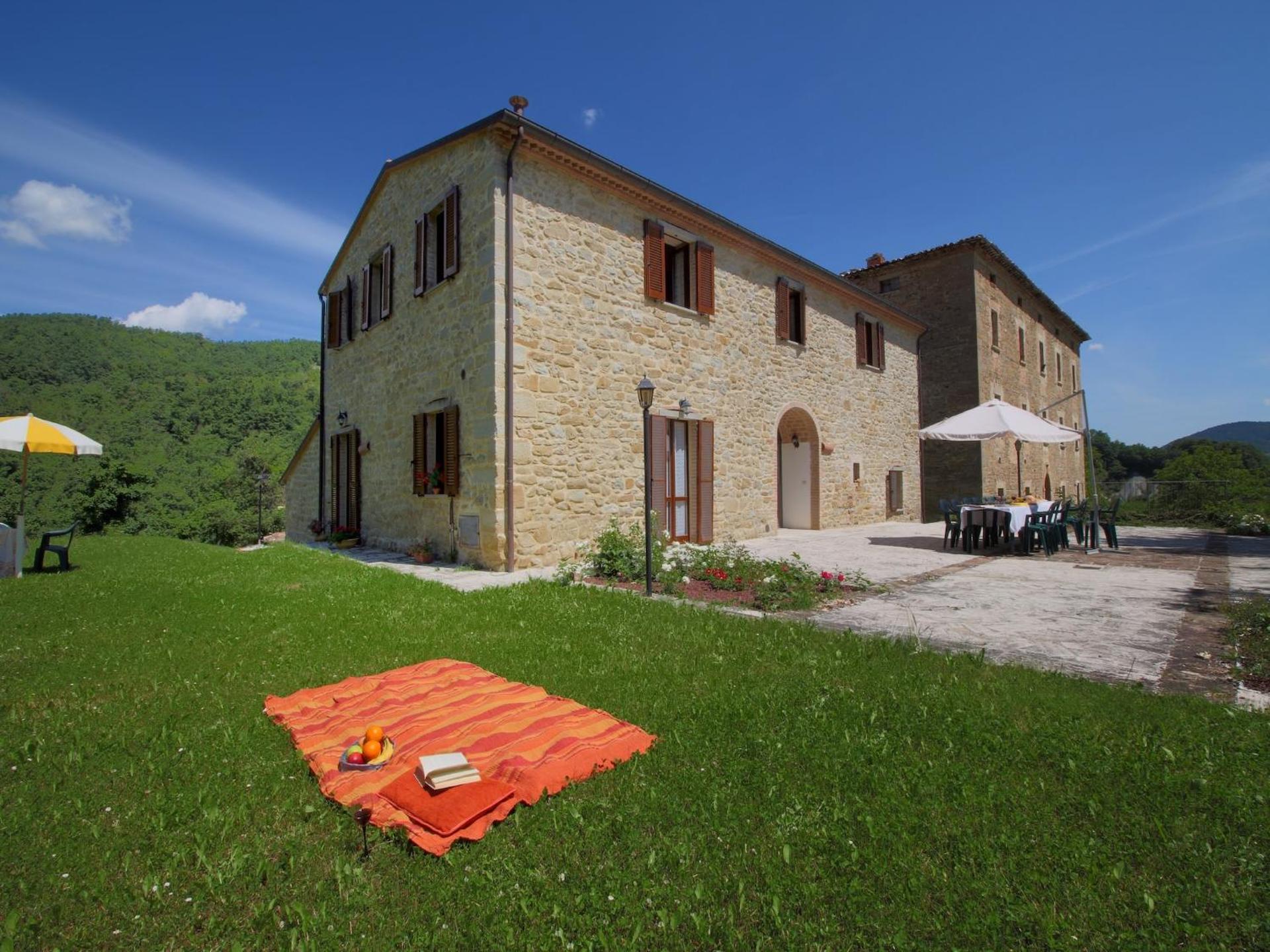 Mansion in Apecchio near Lake and Pool - Photo 3