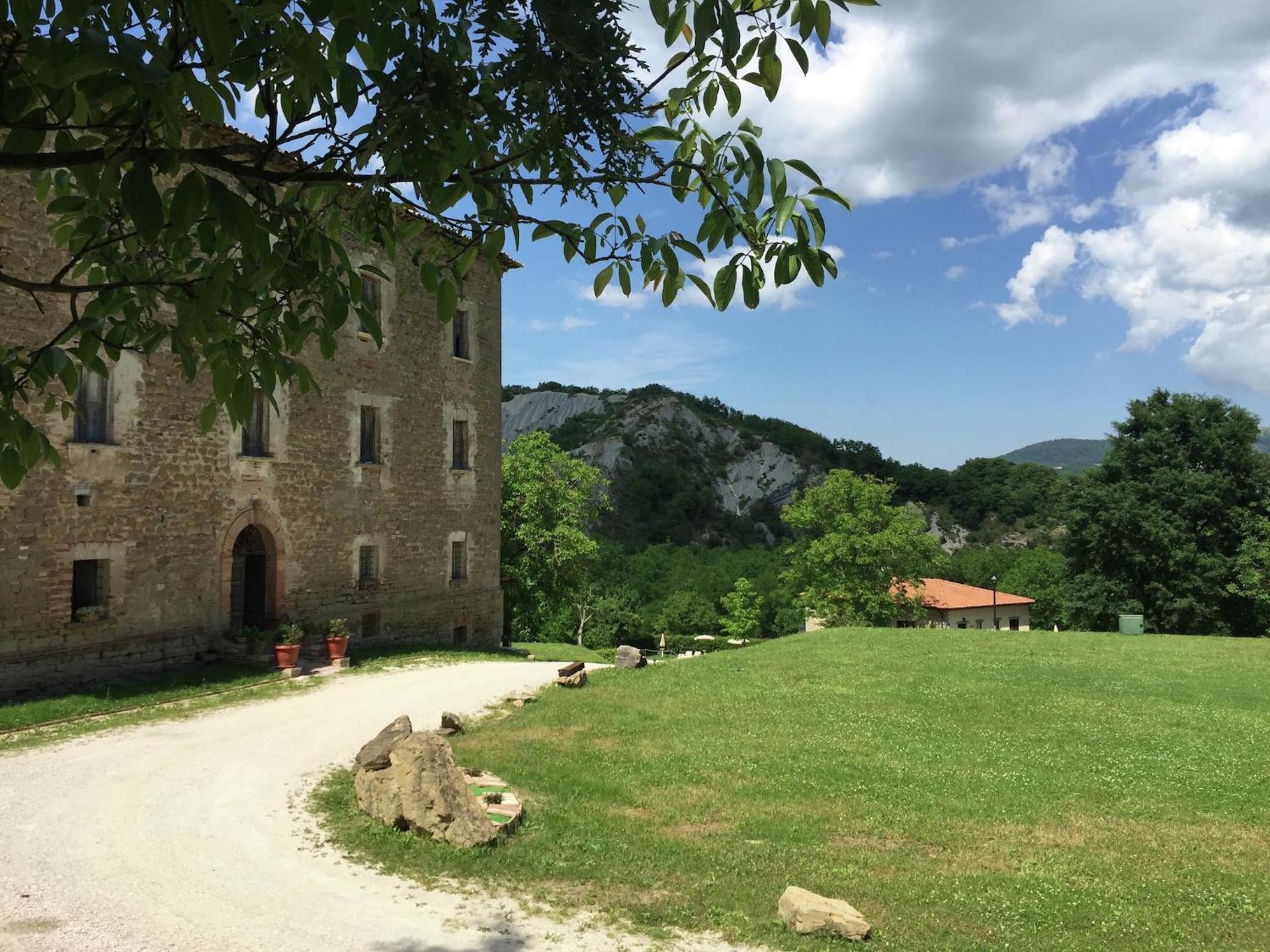 Mansion in Apecchio near Lake and Pool - Photo 12