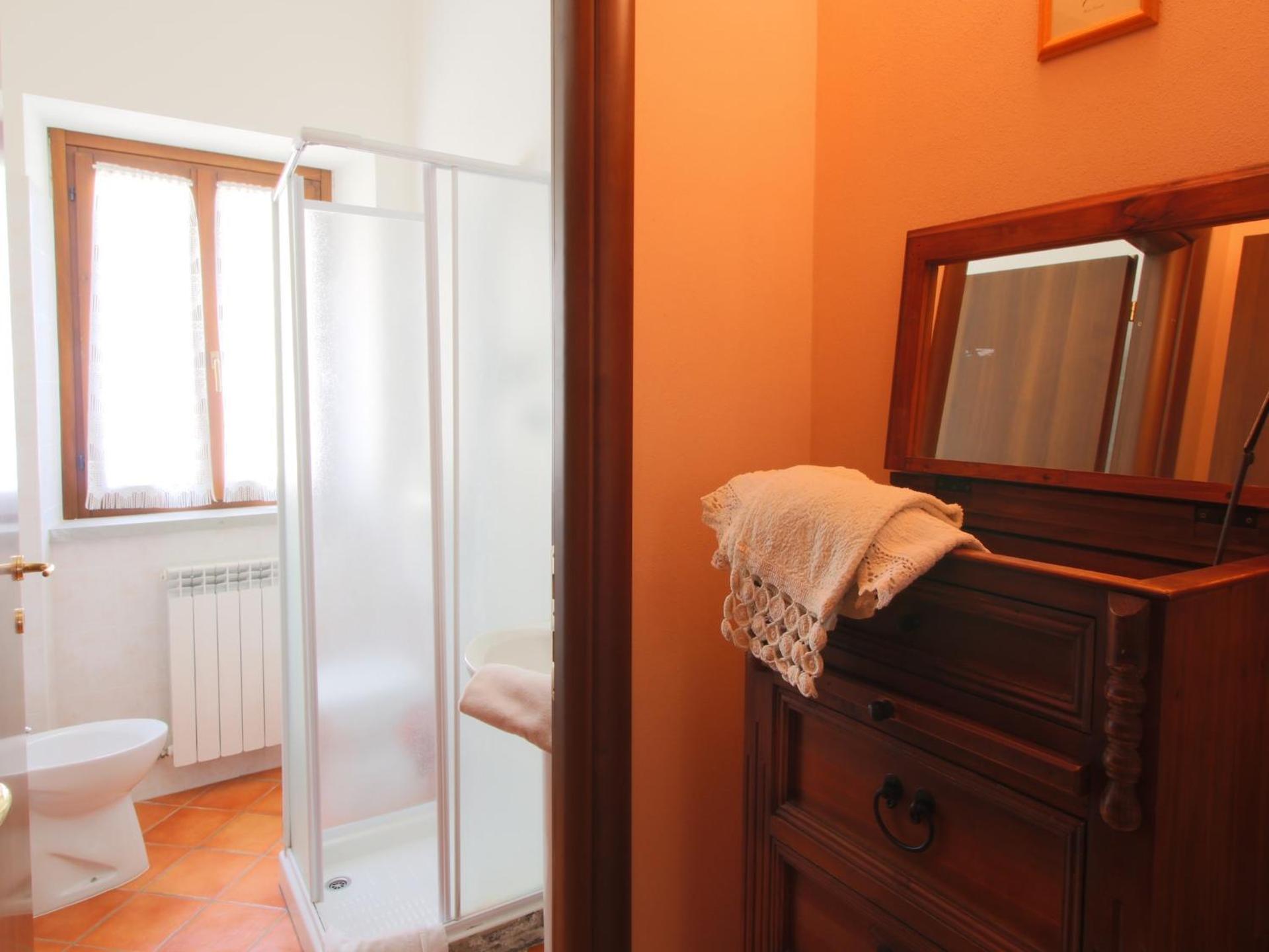 Mansion in Apecchio near Lake and Pool - Photo 28