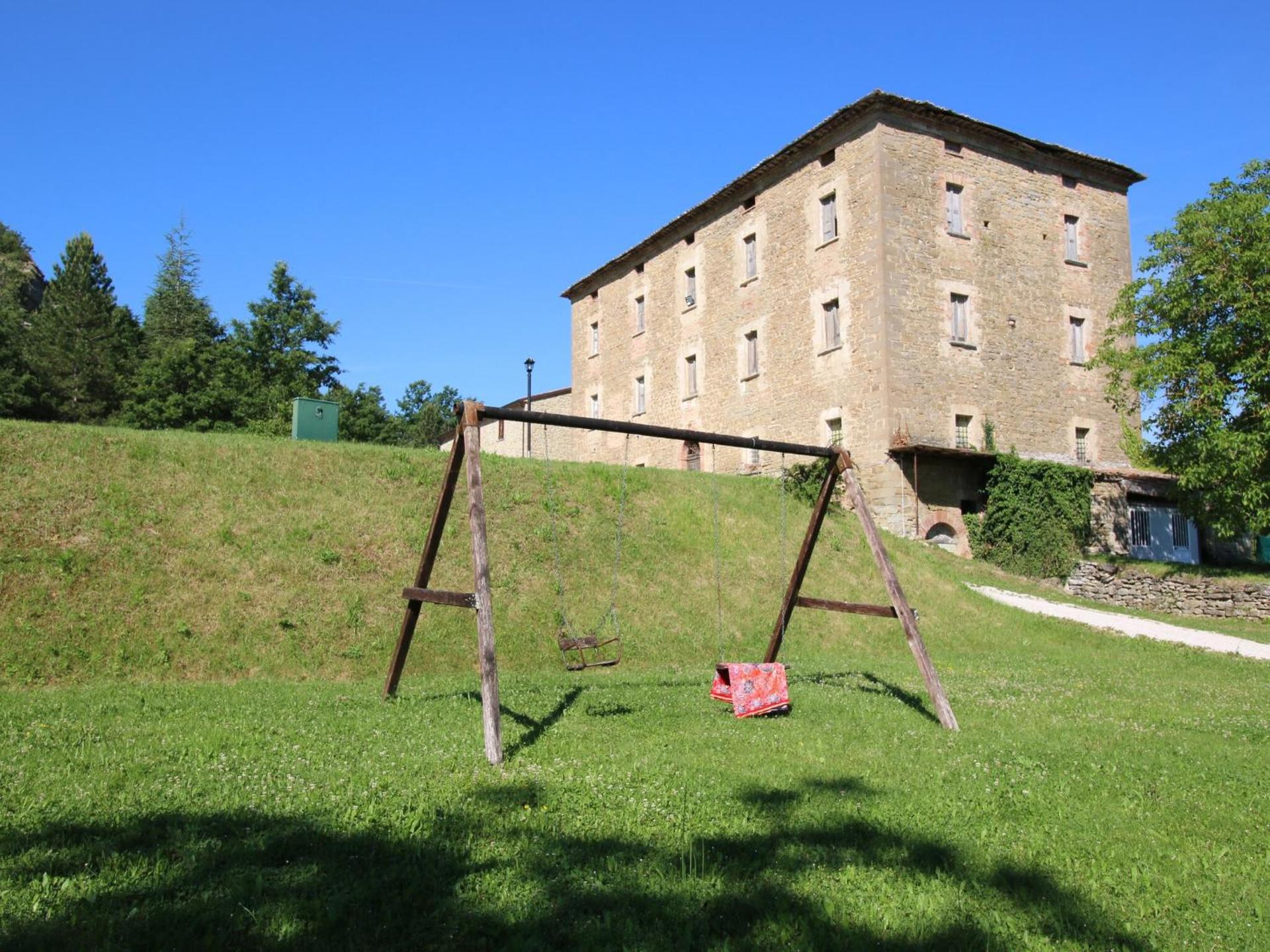 Mansion in Apecchio near Lake and Pool - Photo 36