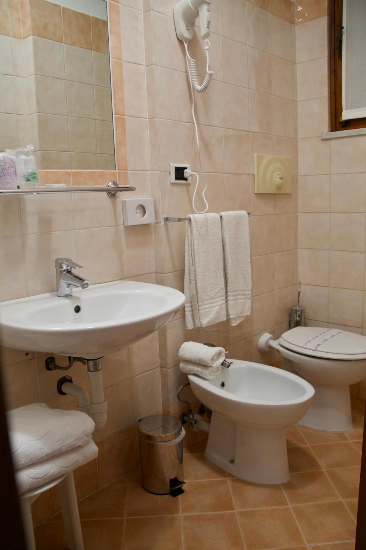 Hotel Gran Torino - Photo 8