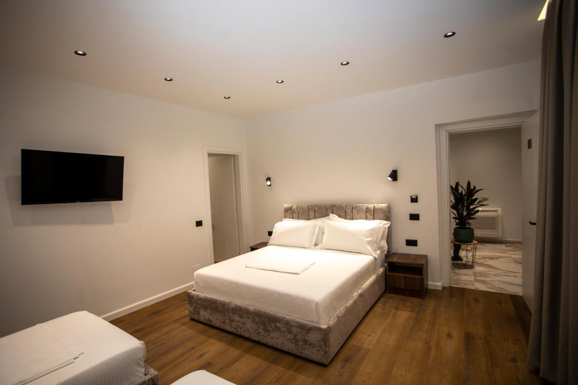 Villa Klaus Center Hotel - Photo 17