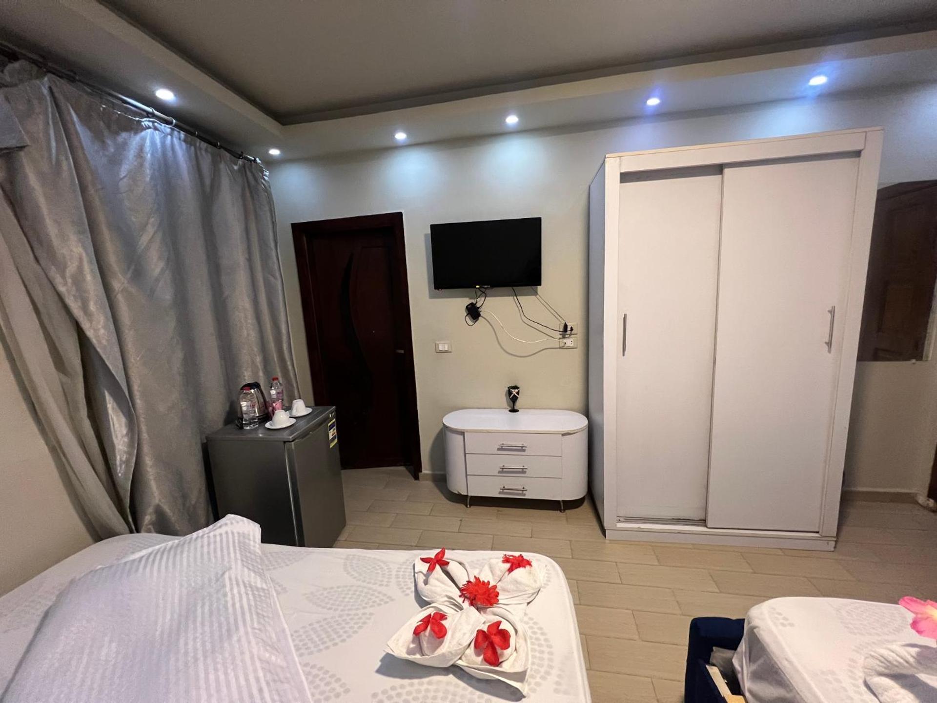 Osiris pyramids - Photo 54