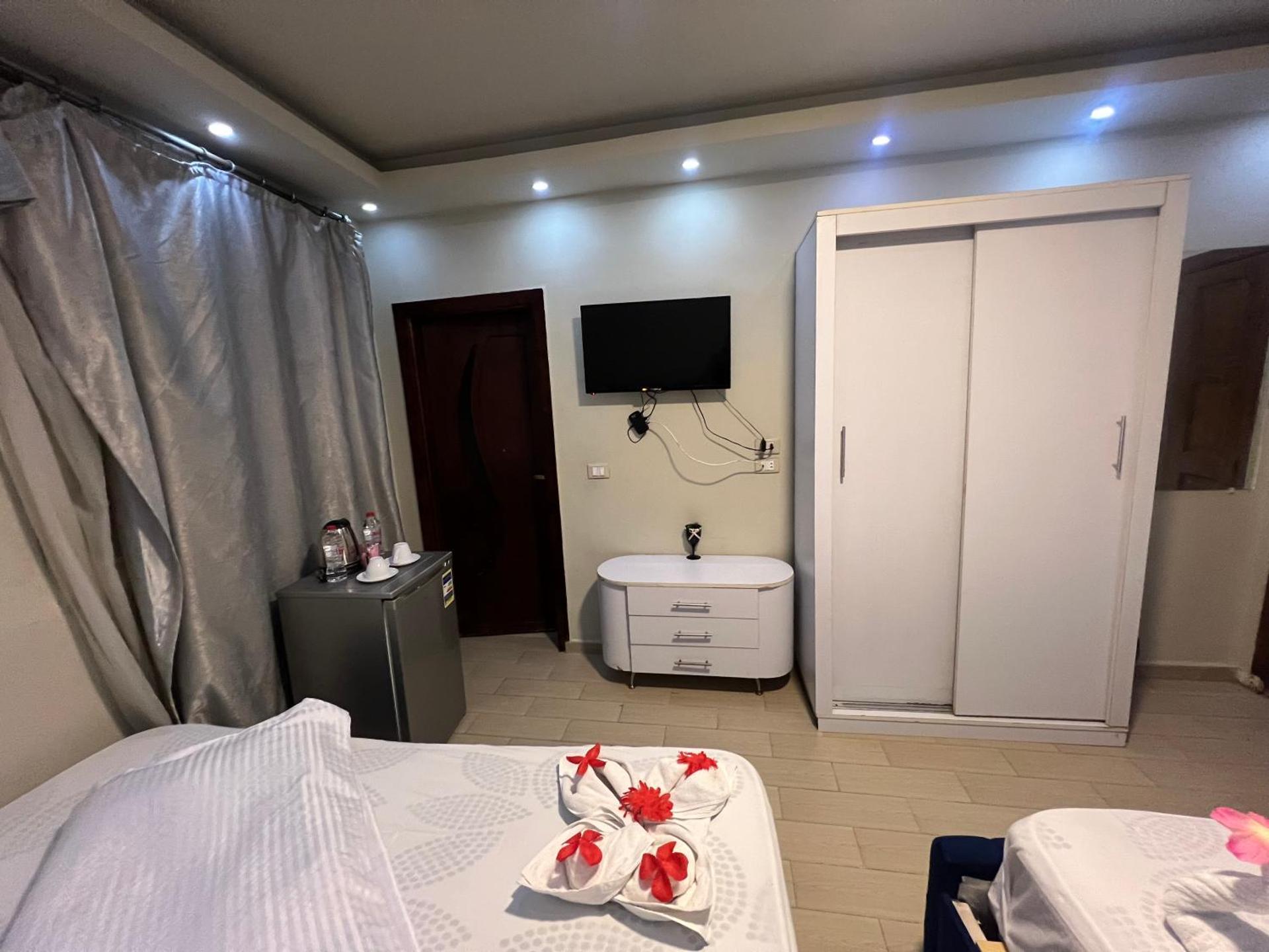 Osiris pyramids - Photo 53