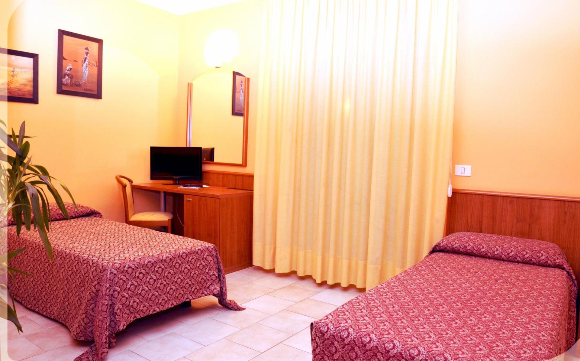 La Solaria Hotel - Photo 40