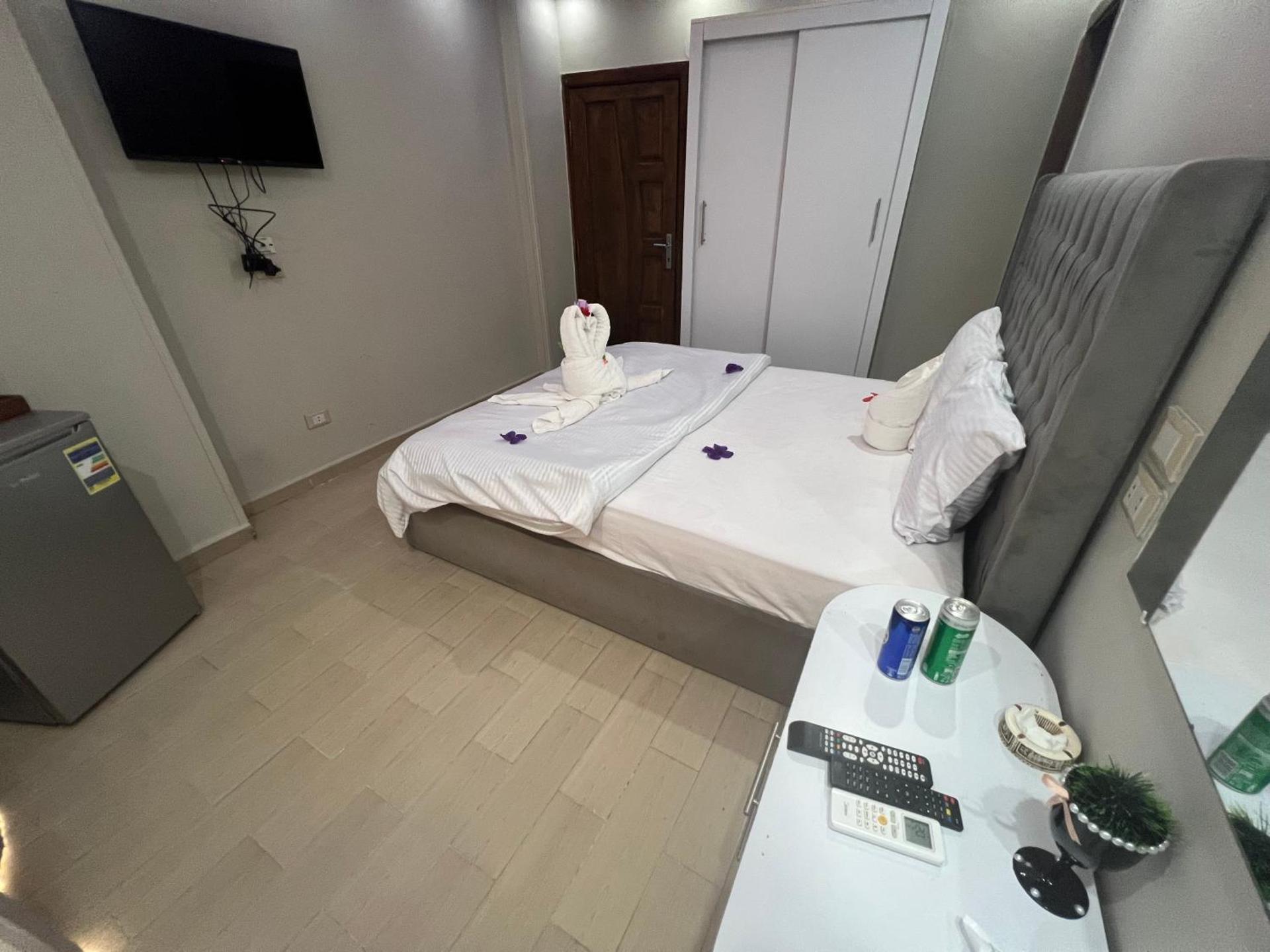 Osiris pyramids - Photo 16