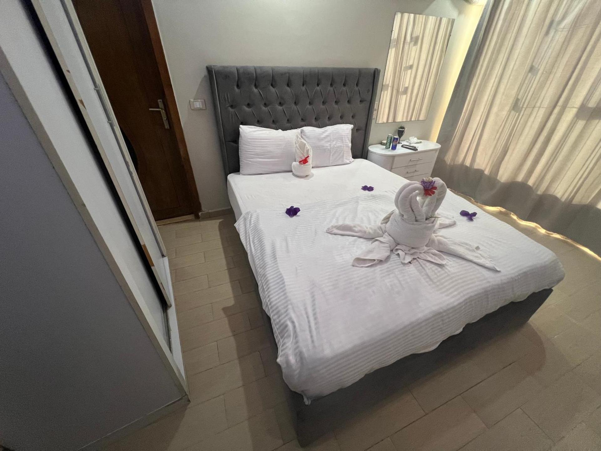 Osiris pyramids - Photo 15