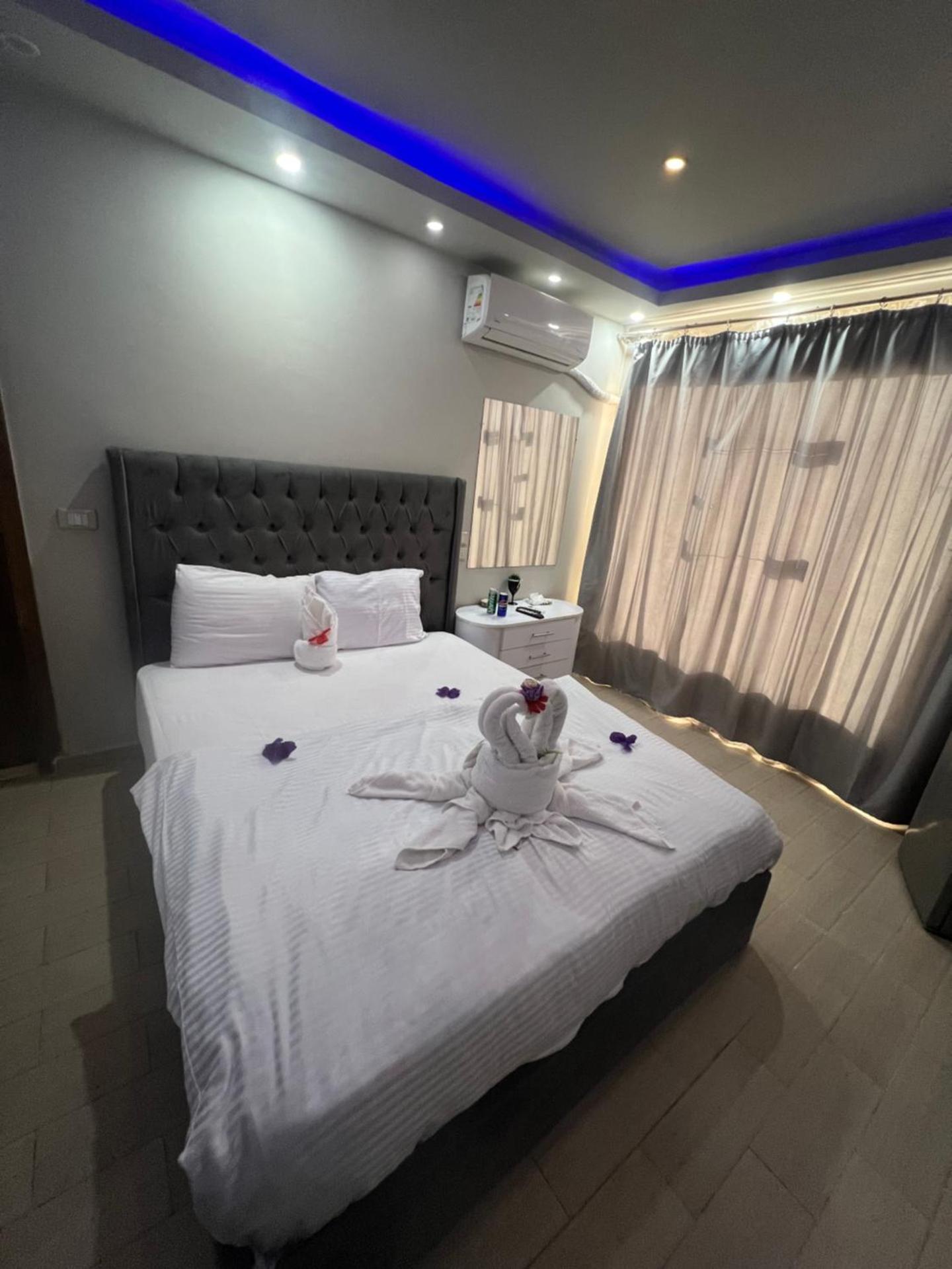 Osiris pyramids - Photo 14