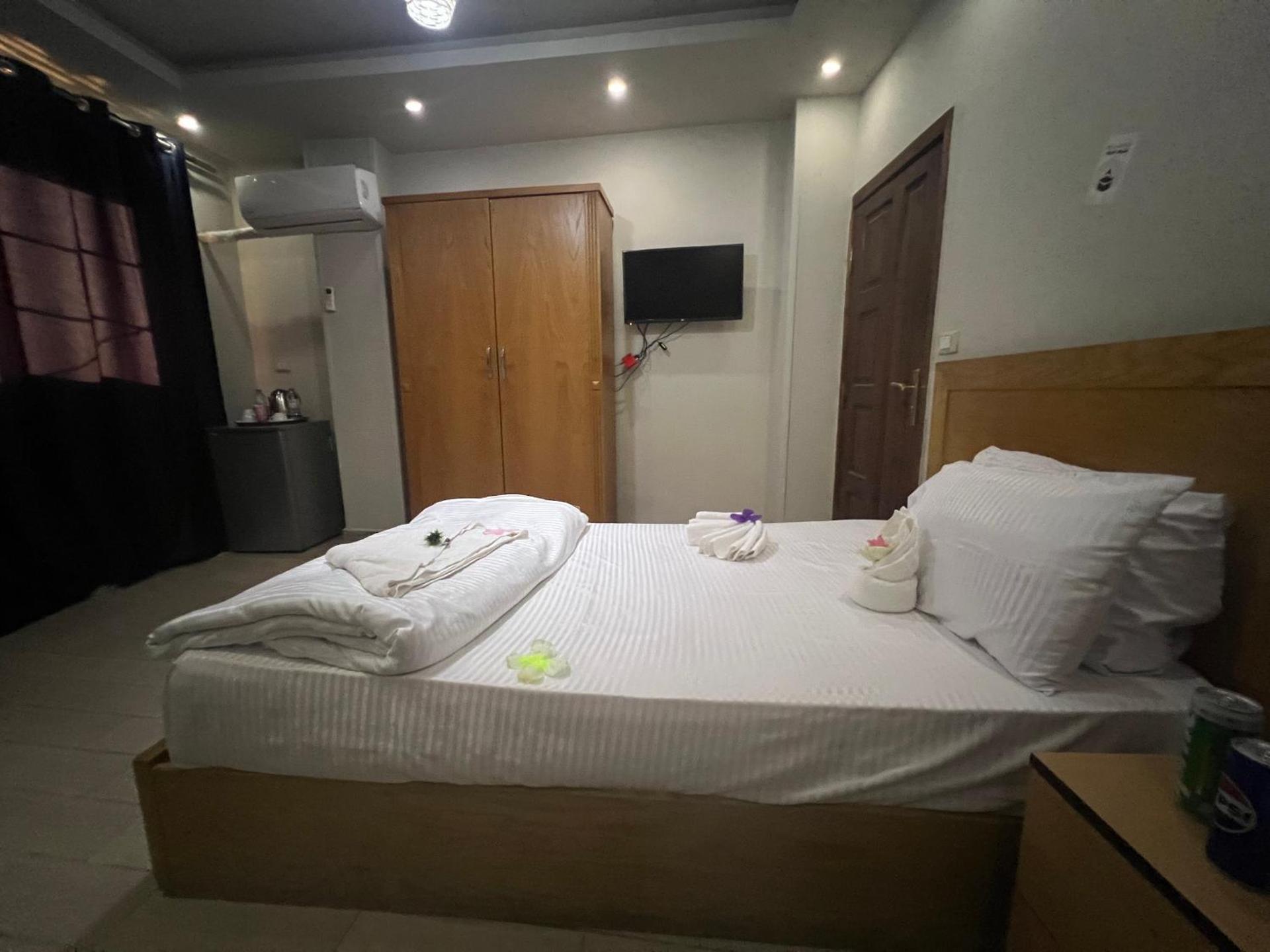 Osiris pyramids - Photo 23