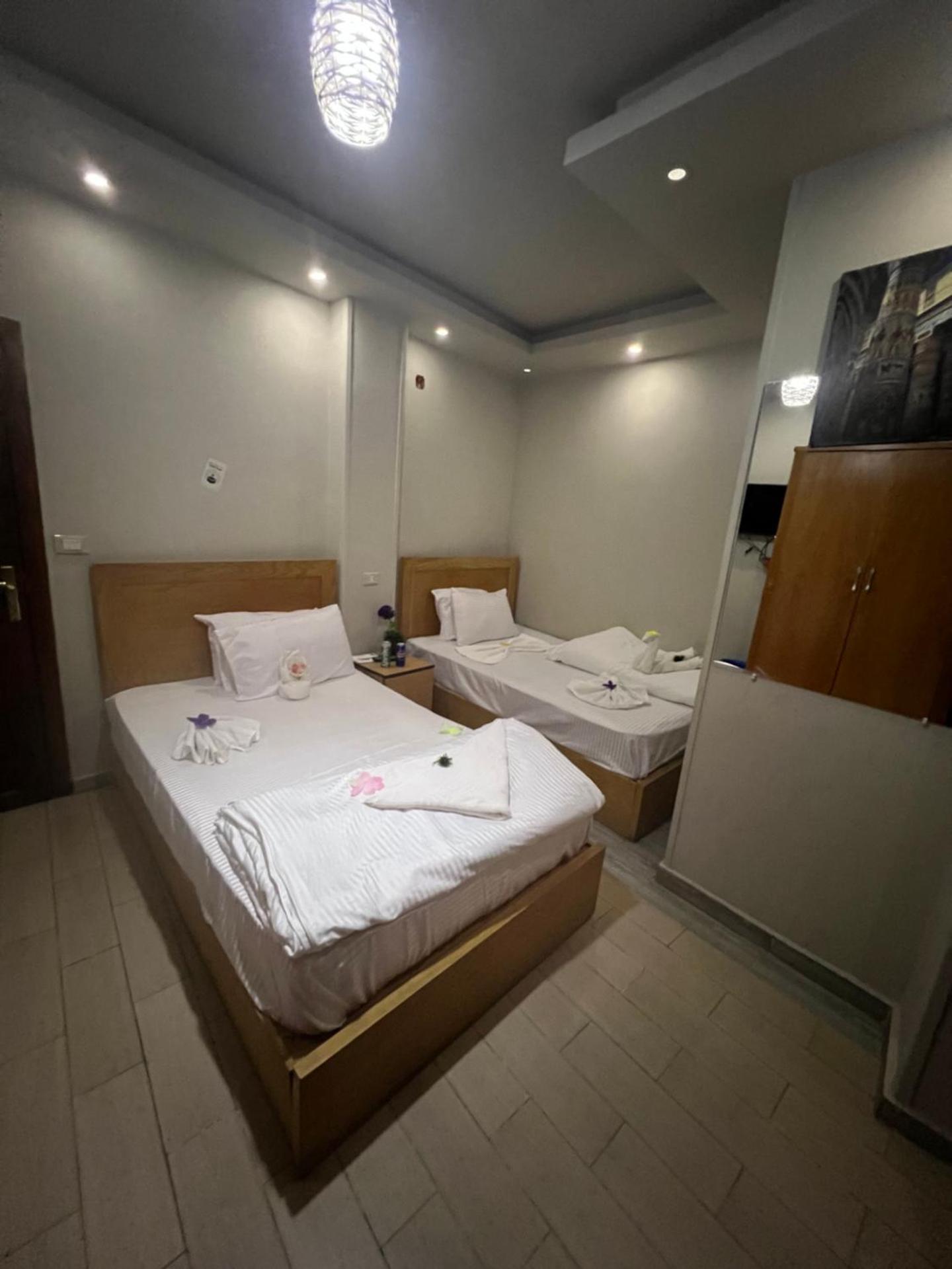 Osiris pyramids - Photo 21