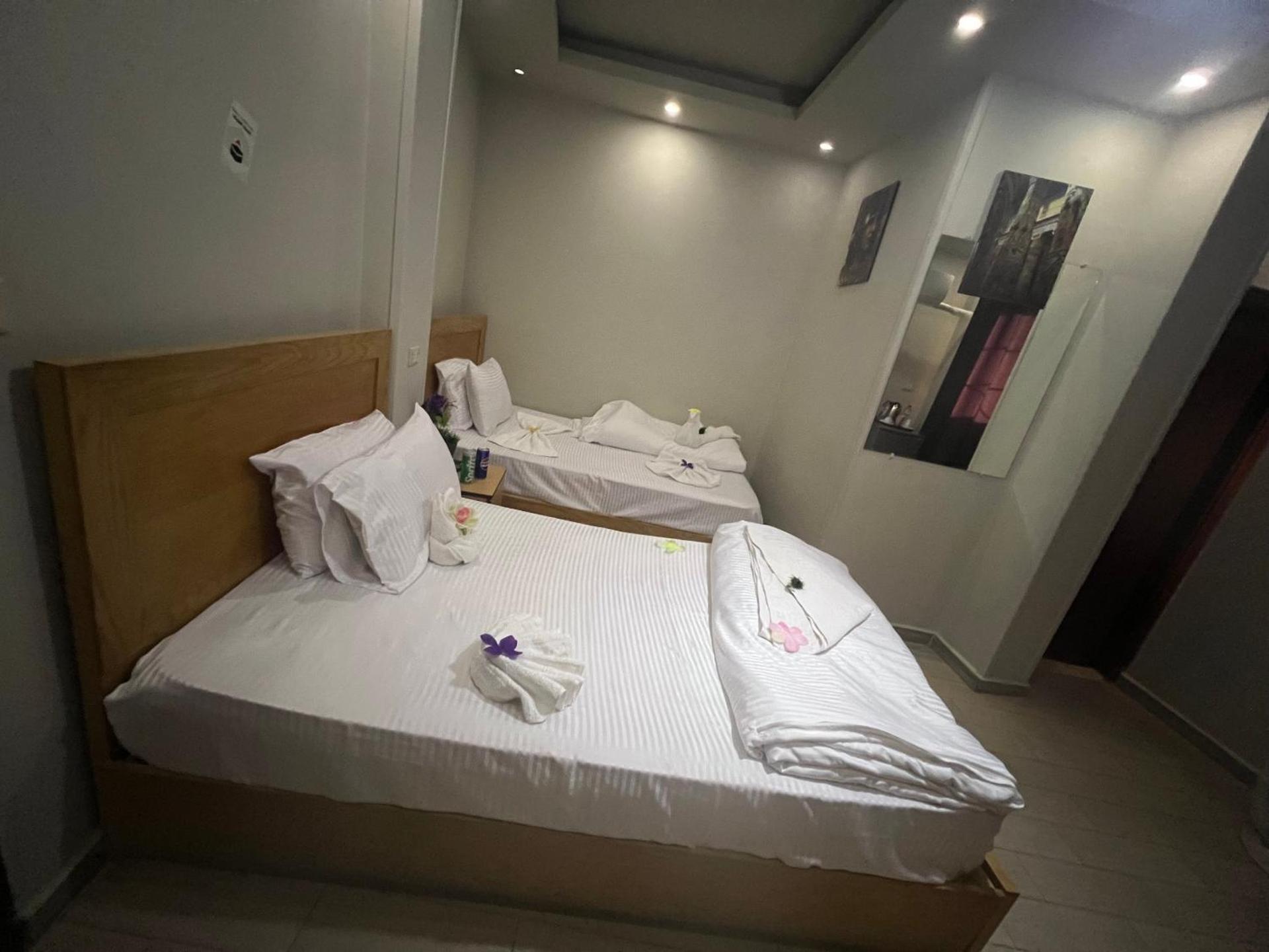 Osiris pyramids - Photo 25