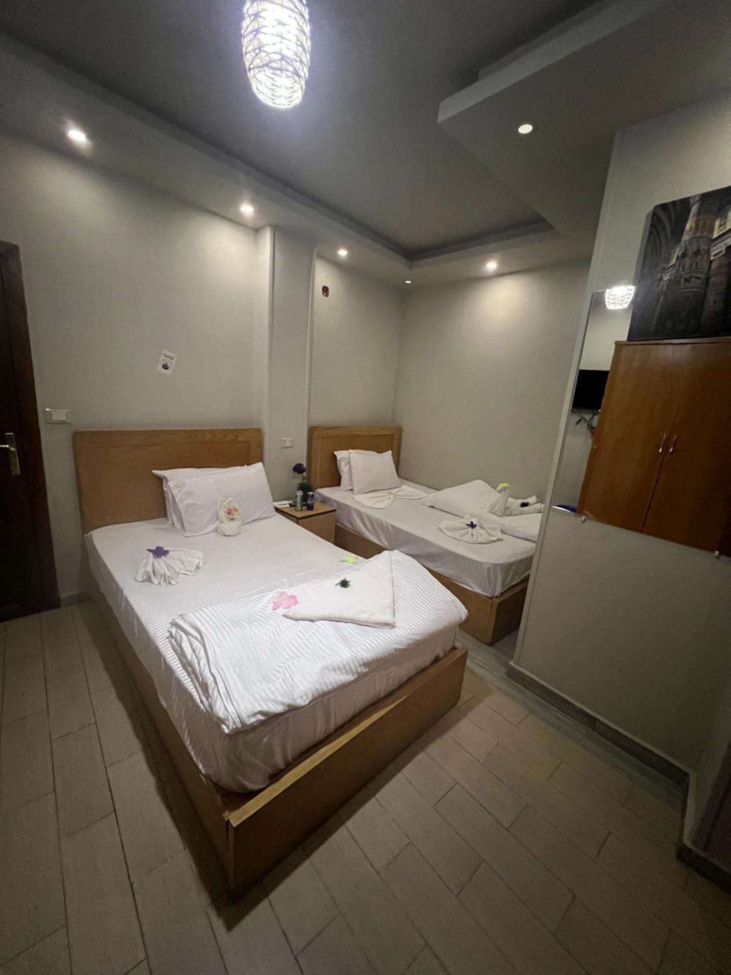 Osiris pyramids - Photo 24