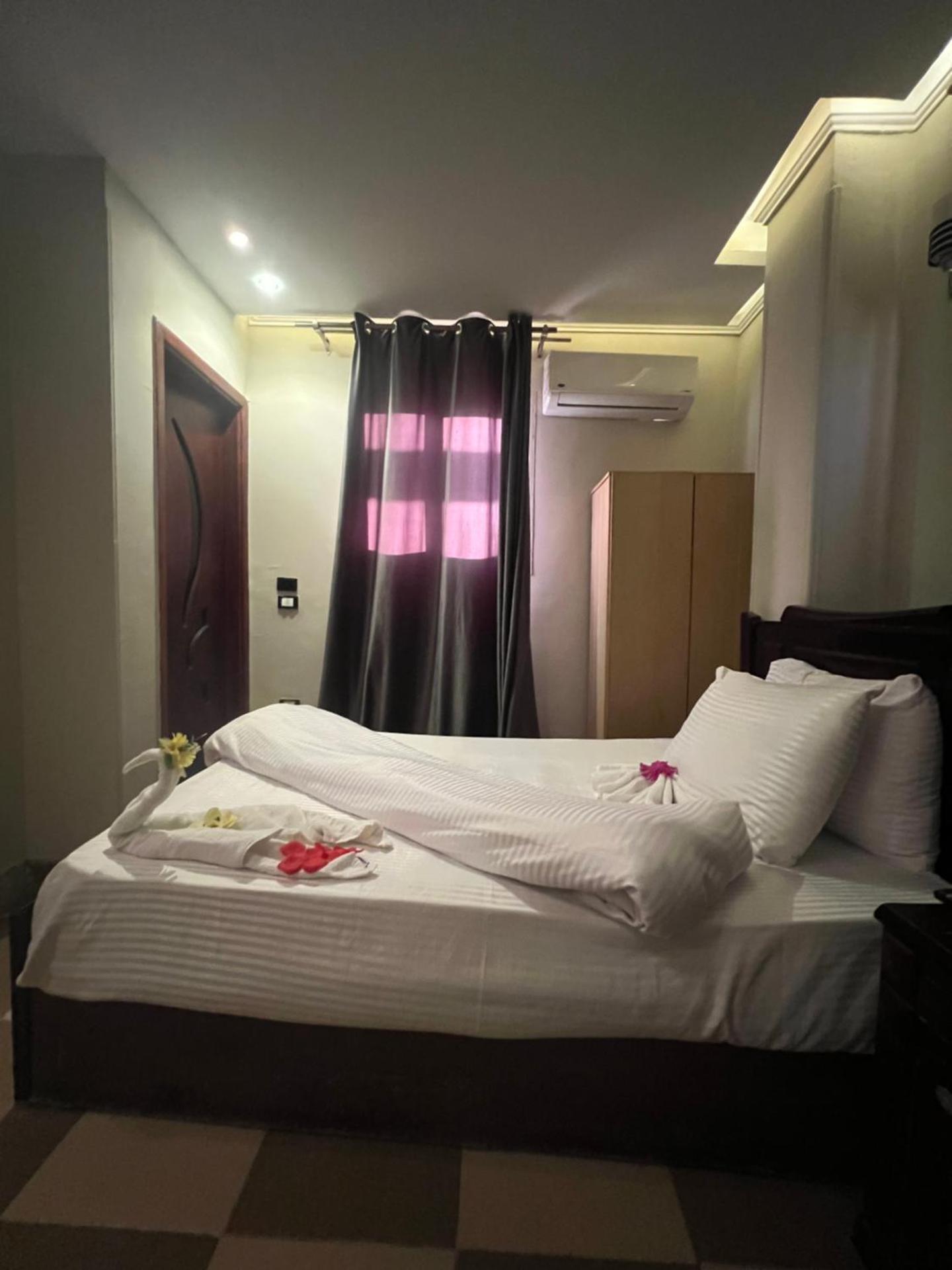 Osiris pyramids - Photo 32