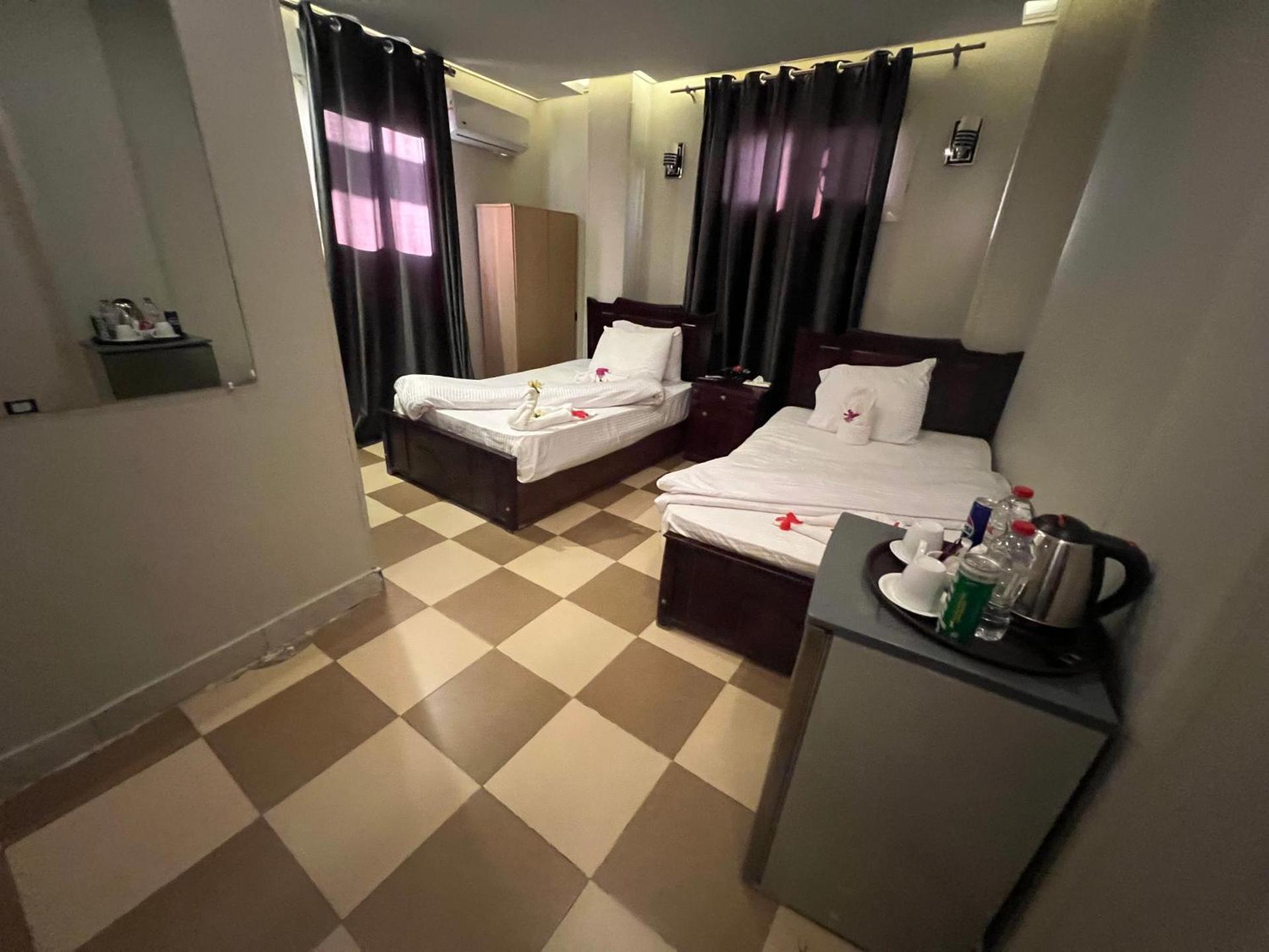 Osiris pyramids - Photo 35