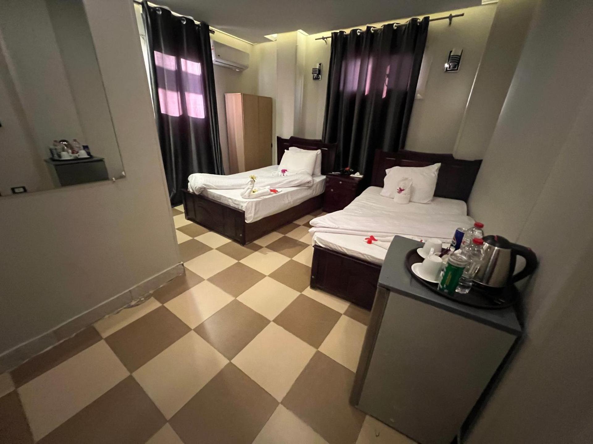 Osiris pyramids - Photo 34