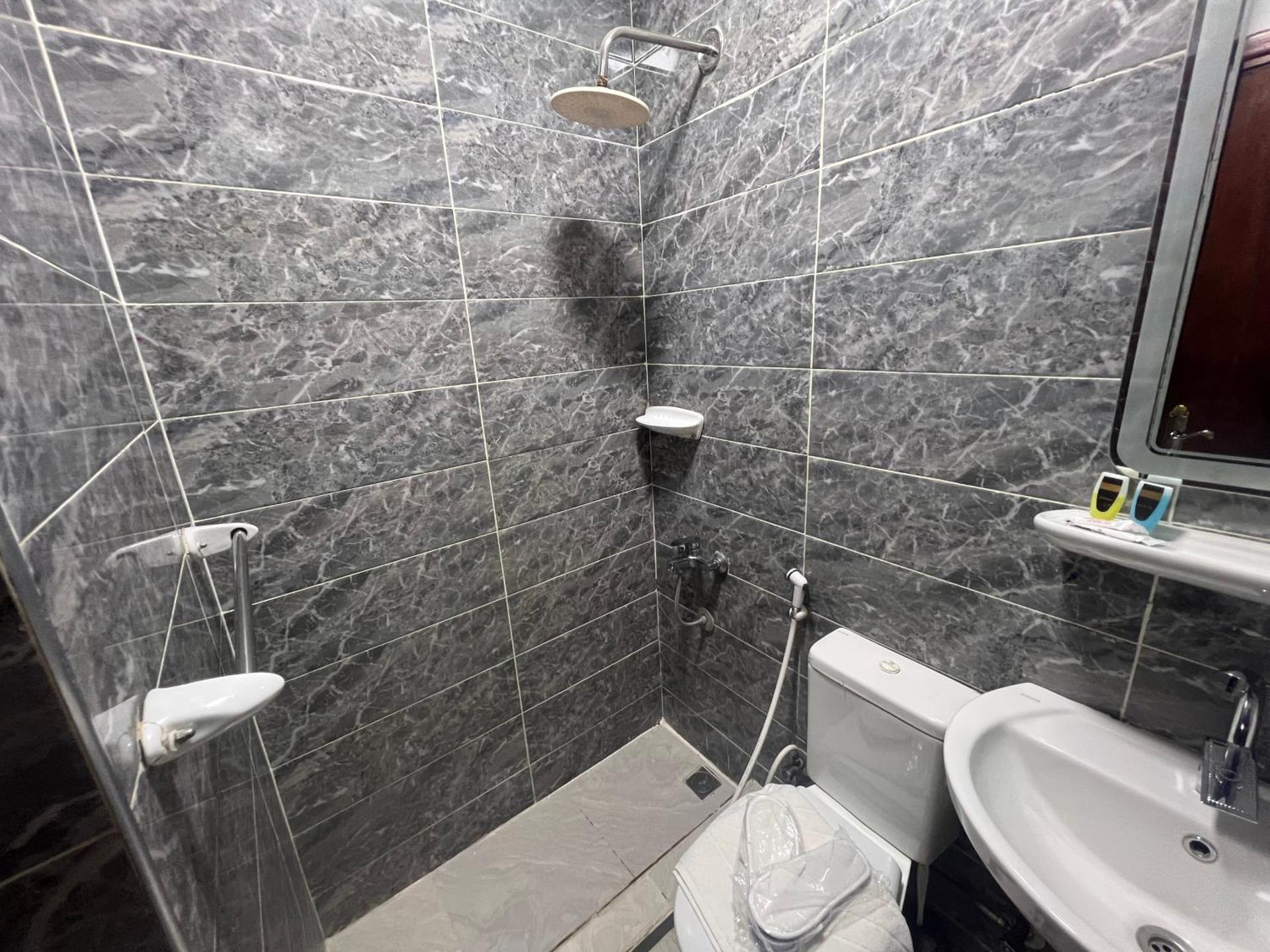 Osiris pyramids - Photo 38