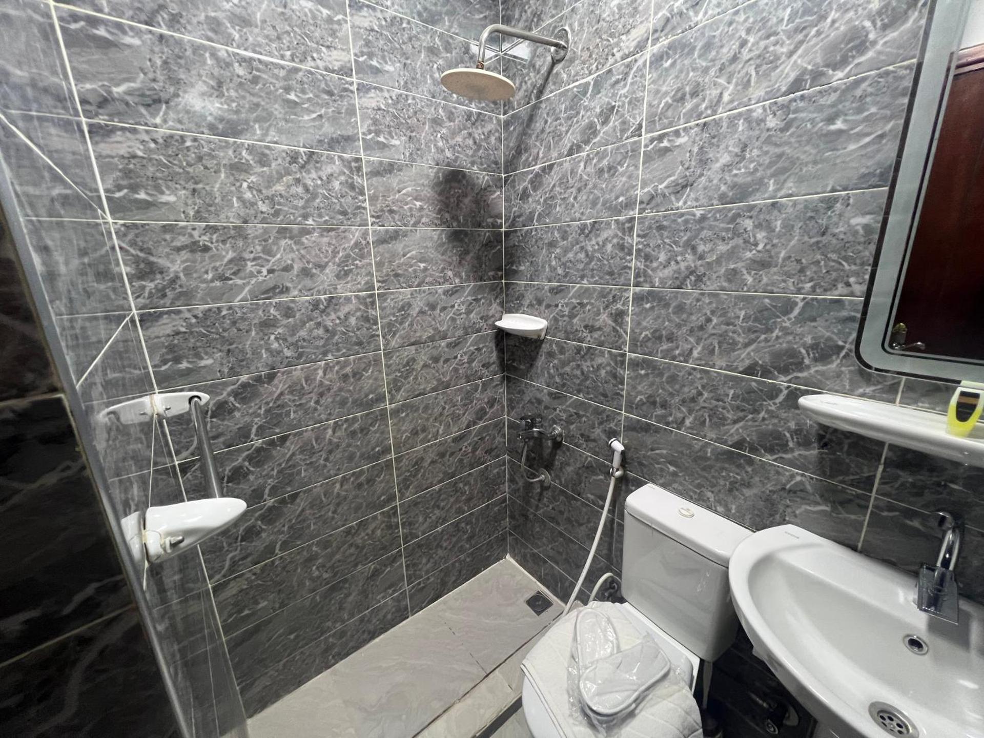 Osiris pyramids - Photo 37