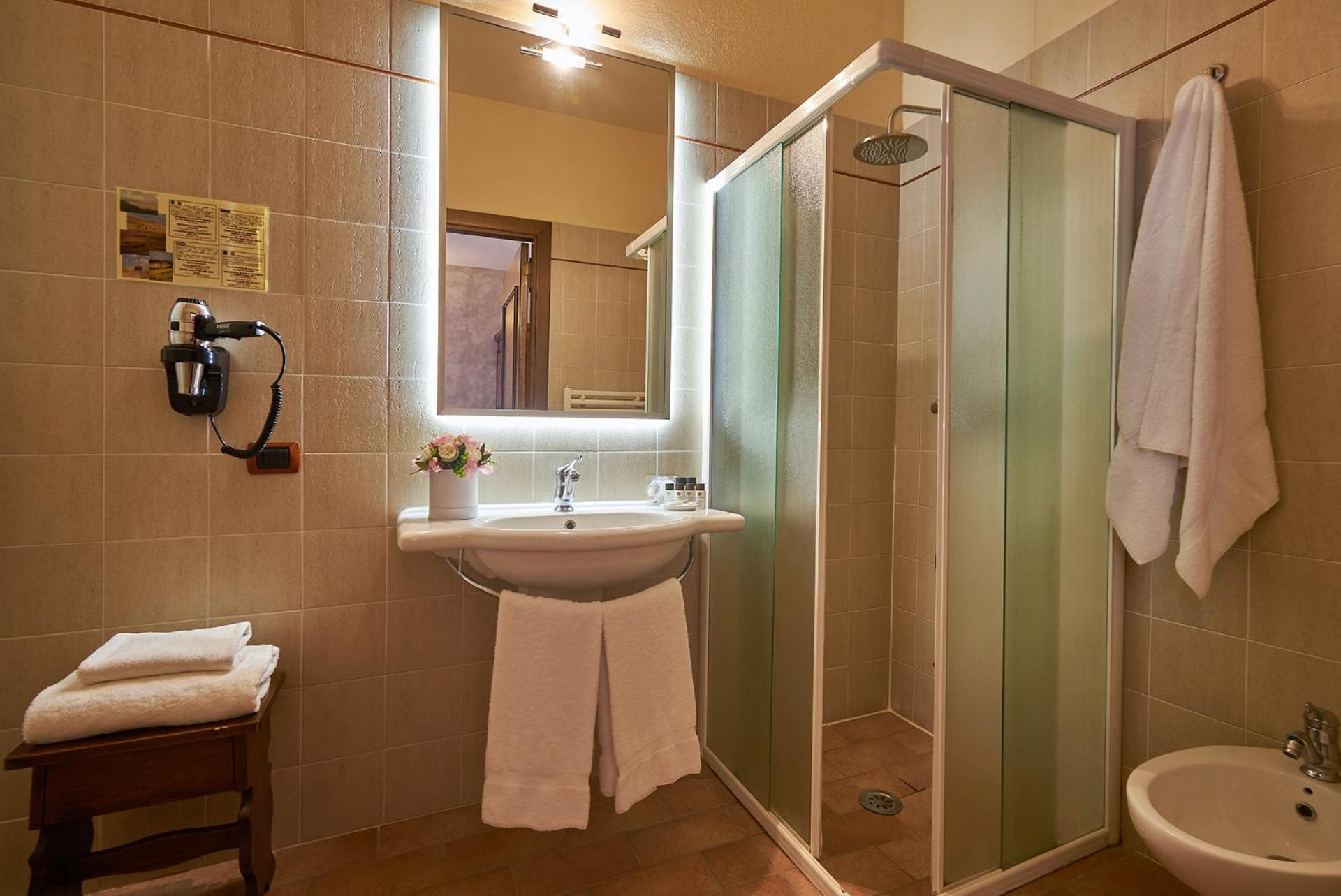 Casanova - Wellness Center La Grotta Etrusca - Photo 25