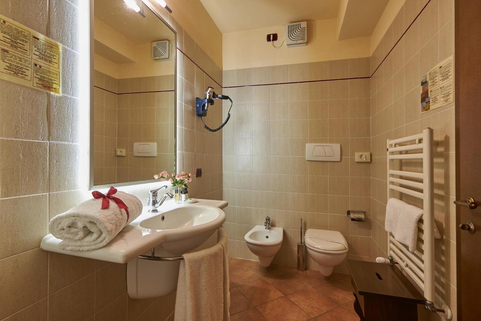 Casanova - Wellness Center La Grotta Etrusca - Photo 30