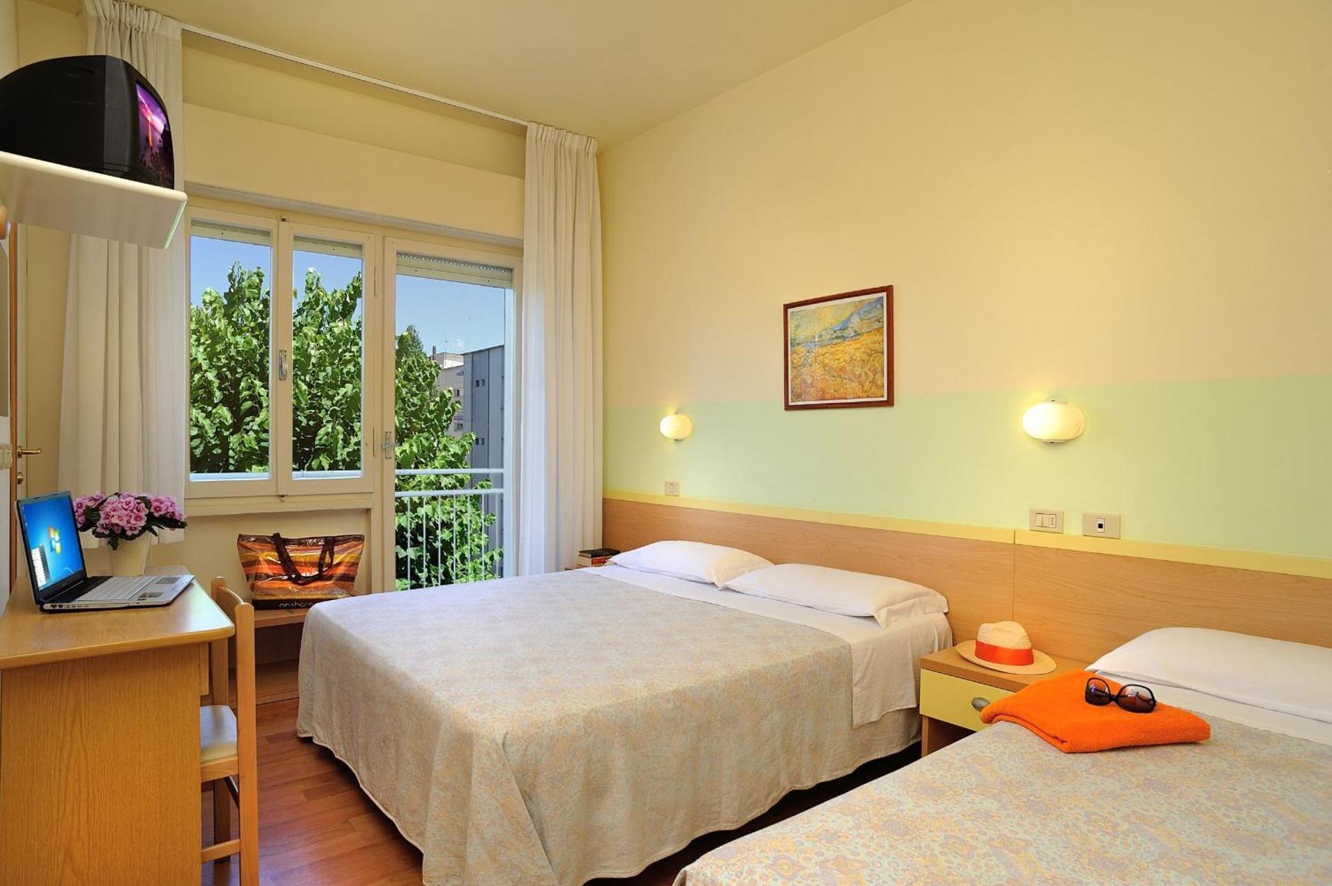 Hotel Capri - Photo 13