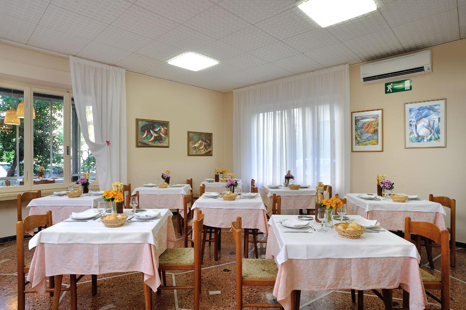 Hotel Capri - Photo 40