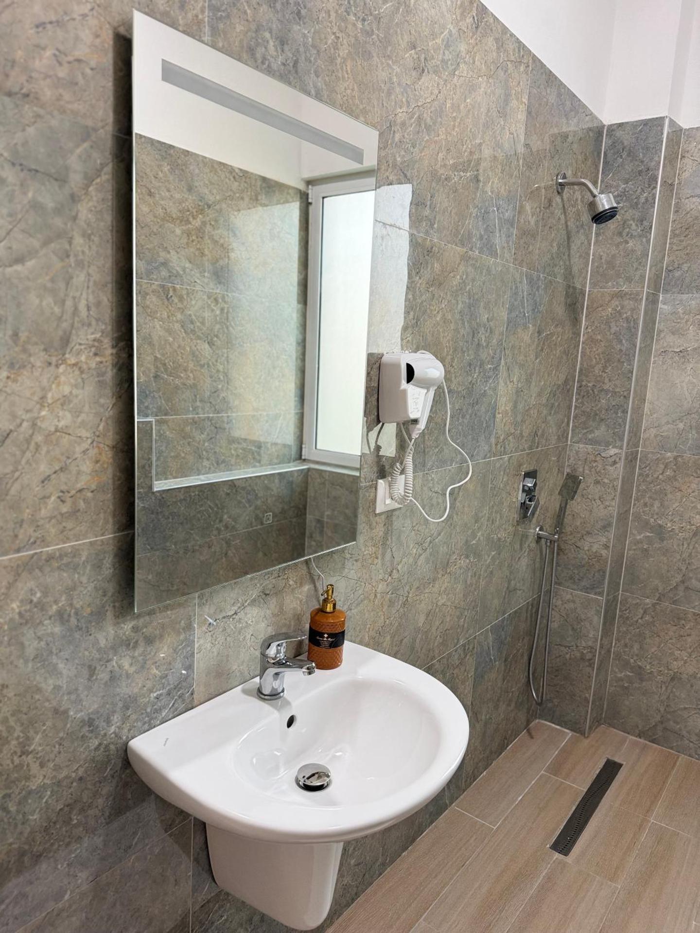 Aerostay Hotel - Photo 76